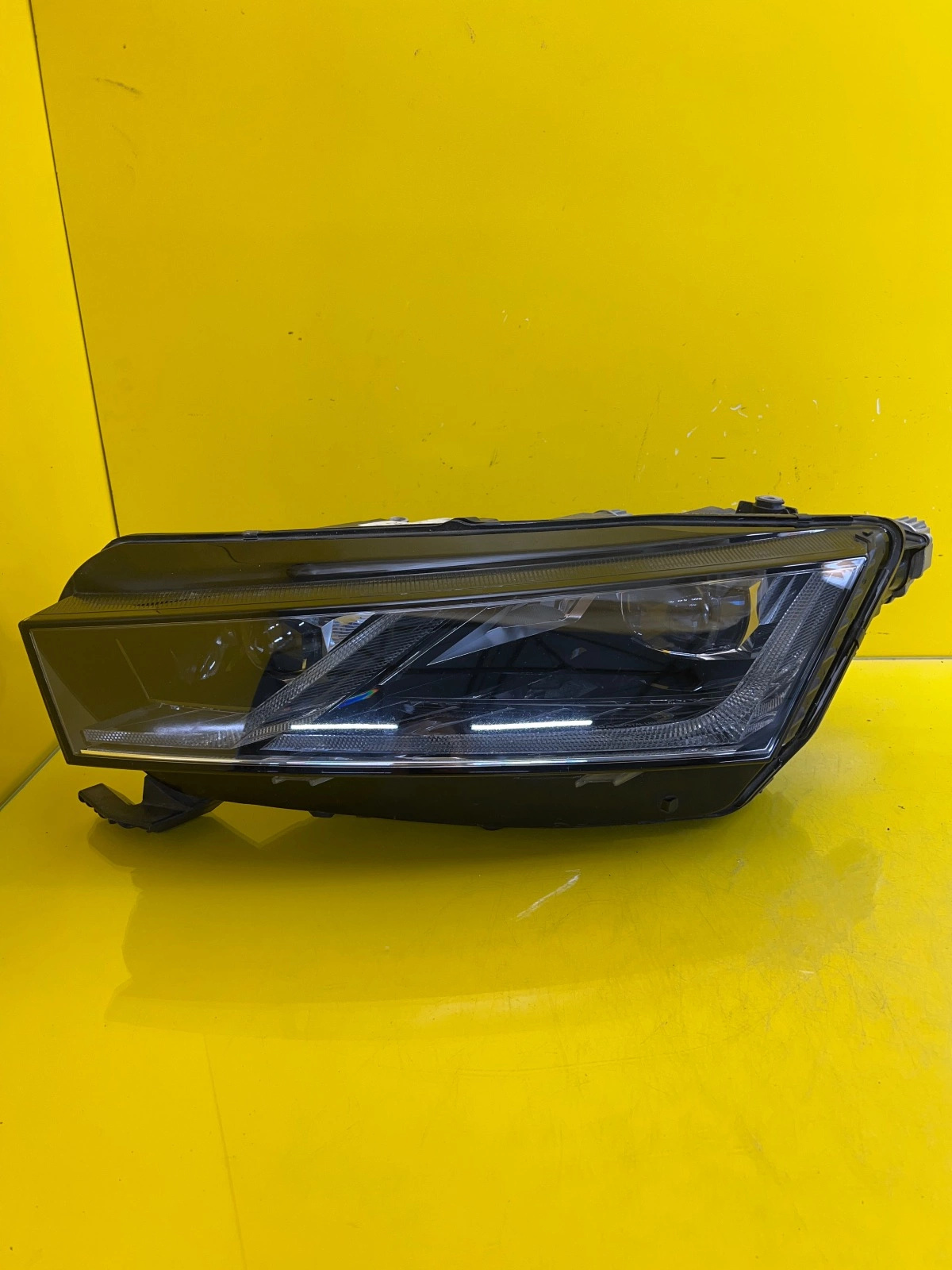 light left Skoda Octavia 4 Full Led 5E4941015A