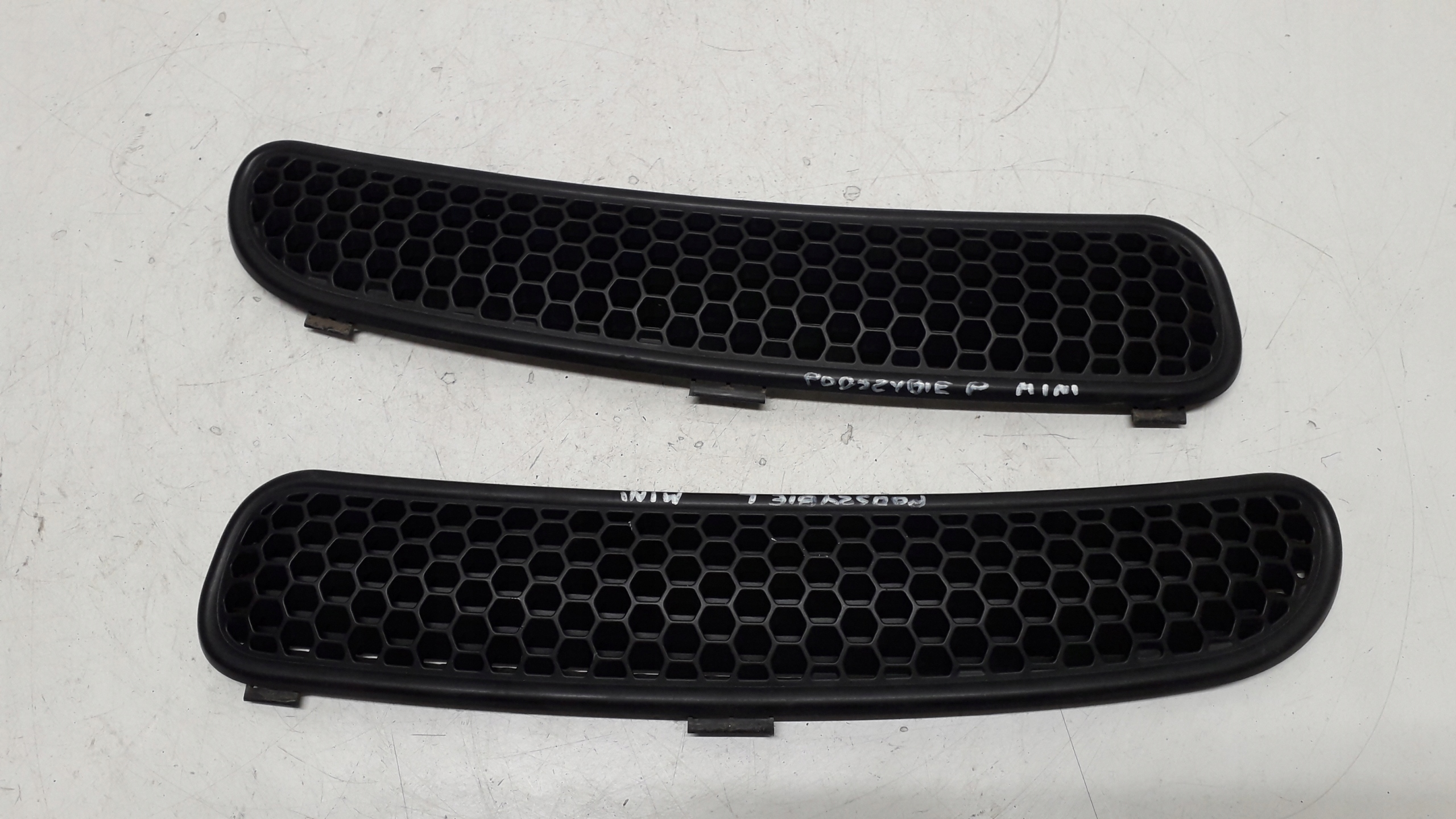 MINI ONE R50 00- PODSZYBIE KRATKI L+P KPL