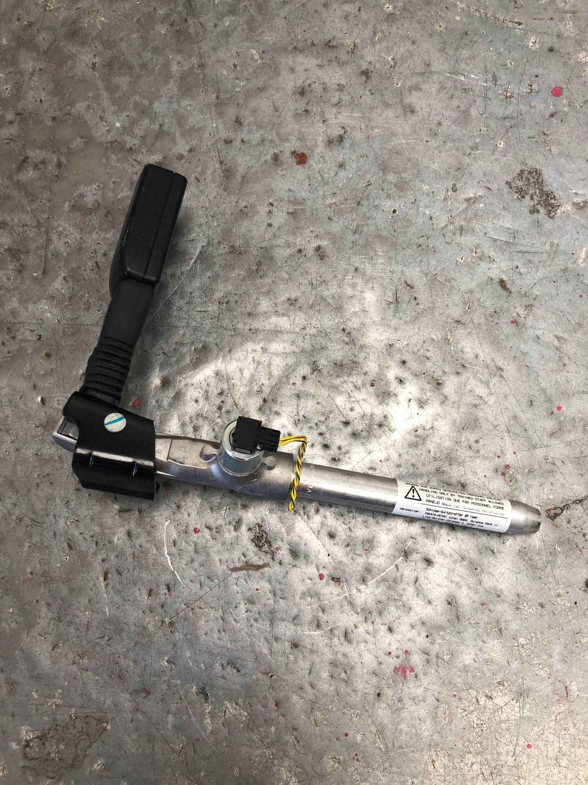 ZAPINKA adjuster supports left rear part BMW E90 6975363
