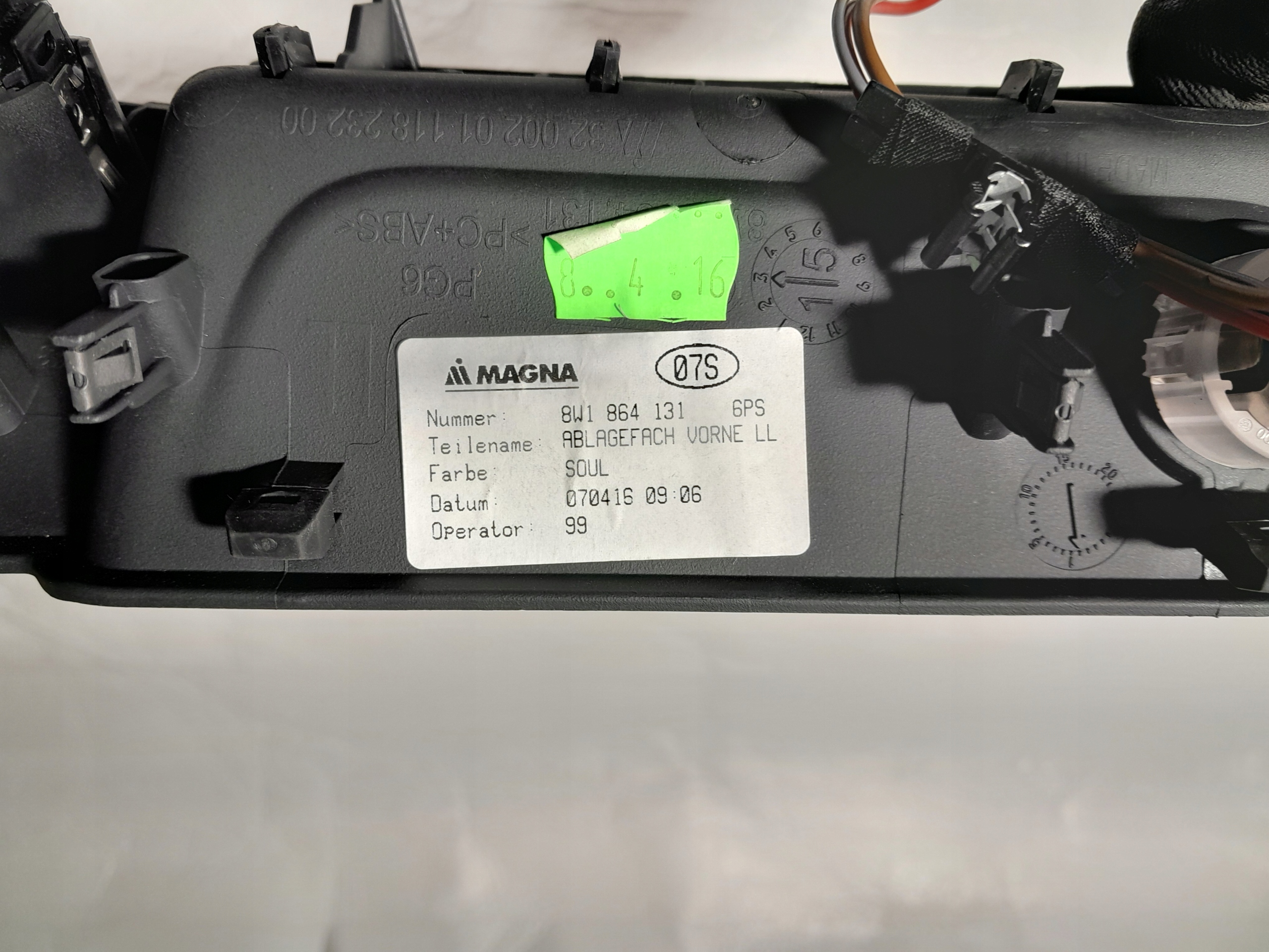 AUDI A4 B9 Abdeckung, Hutablage TUNELU SRODKOWEGO 8W1864131