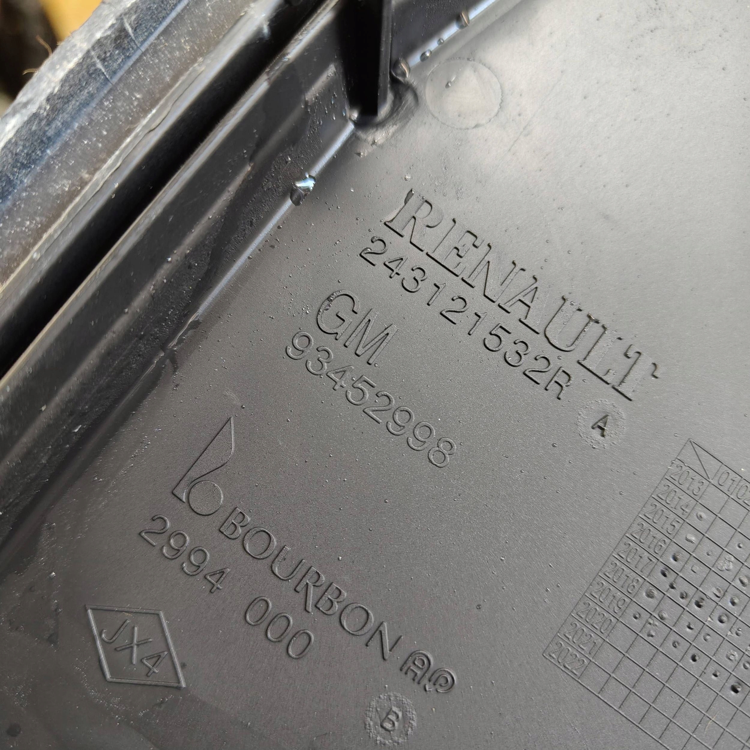 Module fusibles Complète Renault Trafic III (X82) 243121532R