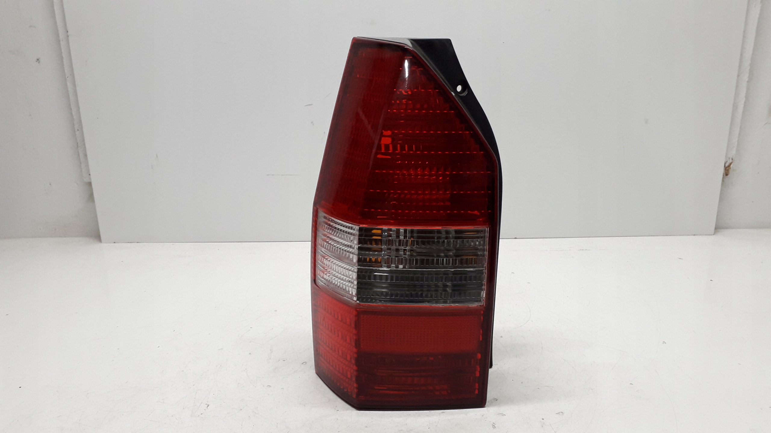 MITSUBISHI SPACE WAGON 98- LAMPA TYLNA LEWA