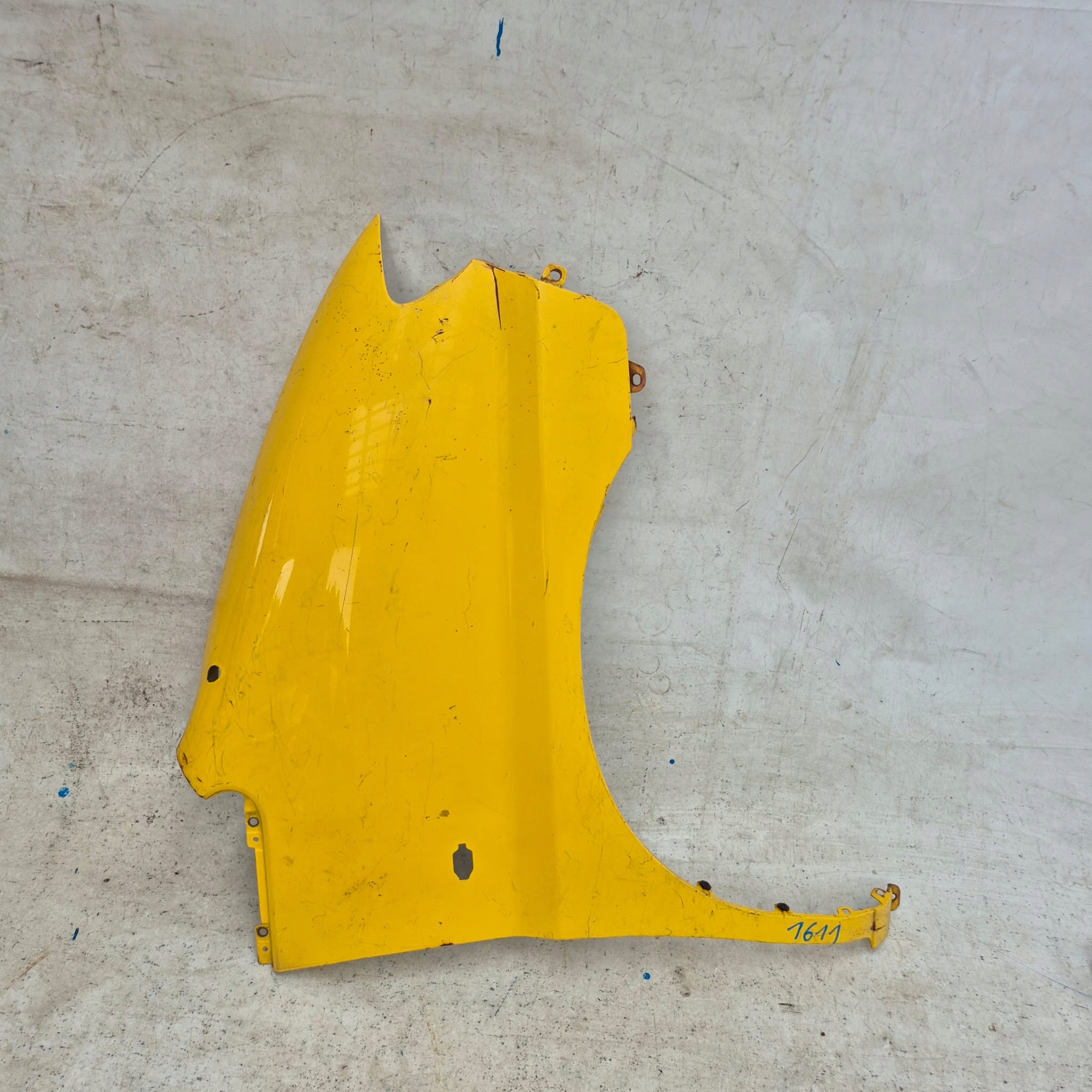 HYUNDAI H1 H-1 and 97- fender front front right