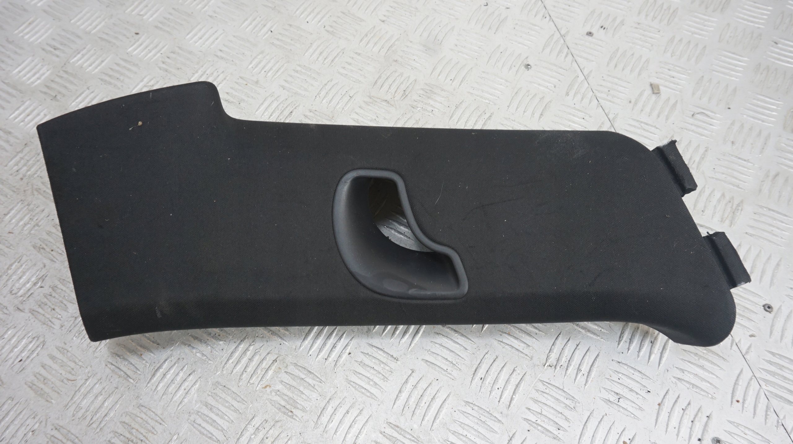 7P0867823 - PORSCHE CAYENNE 7P5 ПОКРЫТИЕ КРЫШКА СТОЙКИ