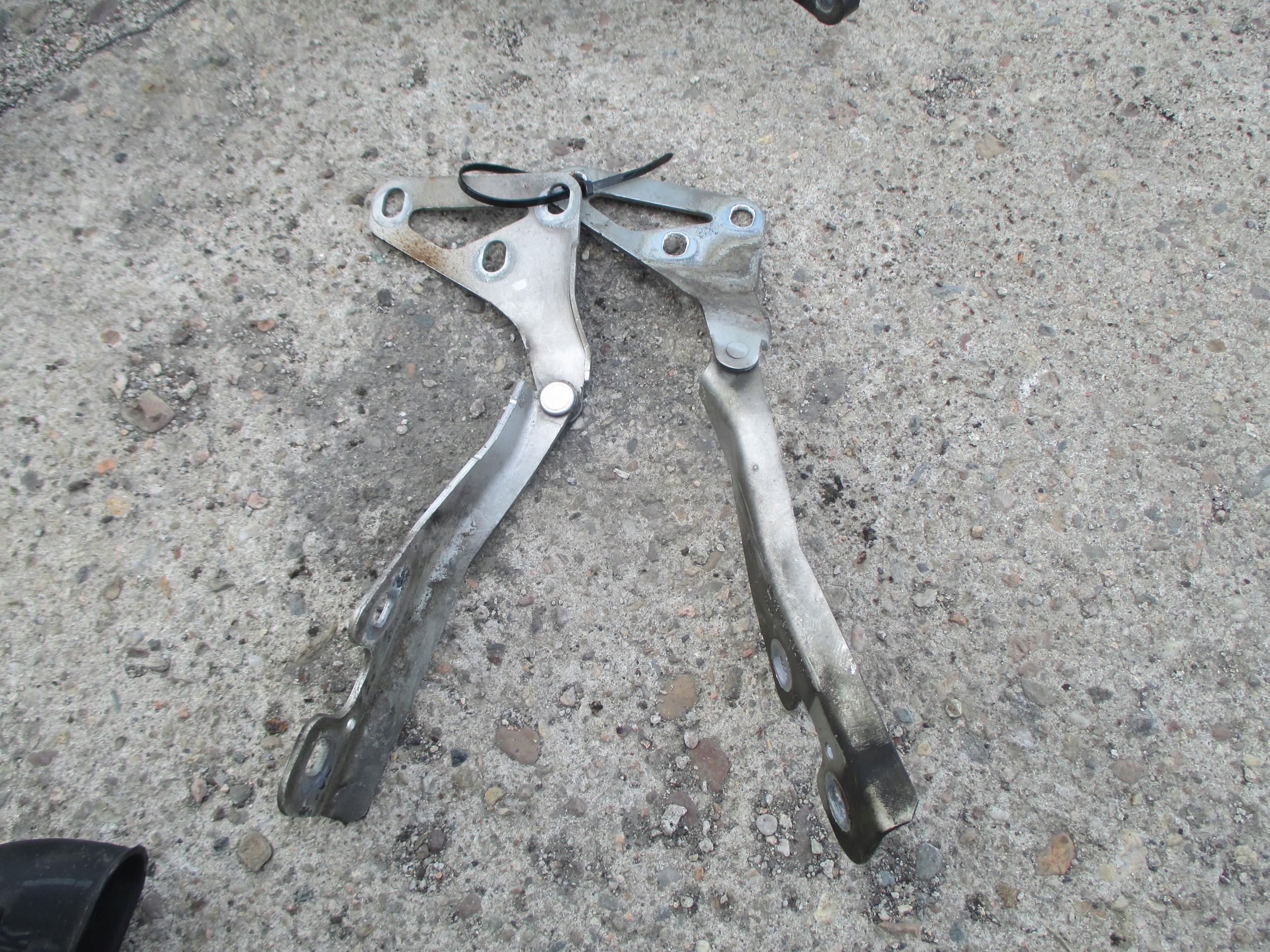 VECTRA C 02-08 ZAWIASY MASKI KOMPLET