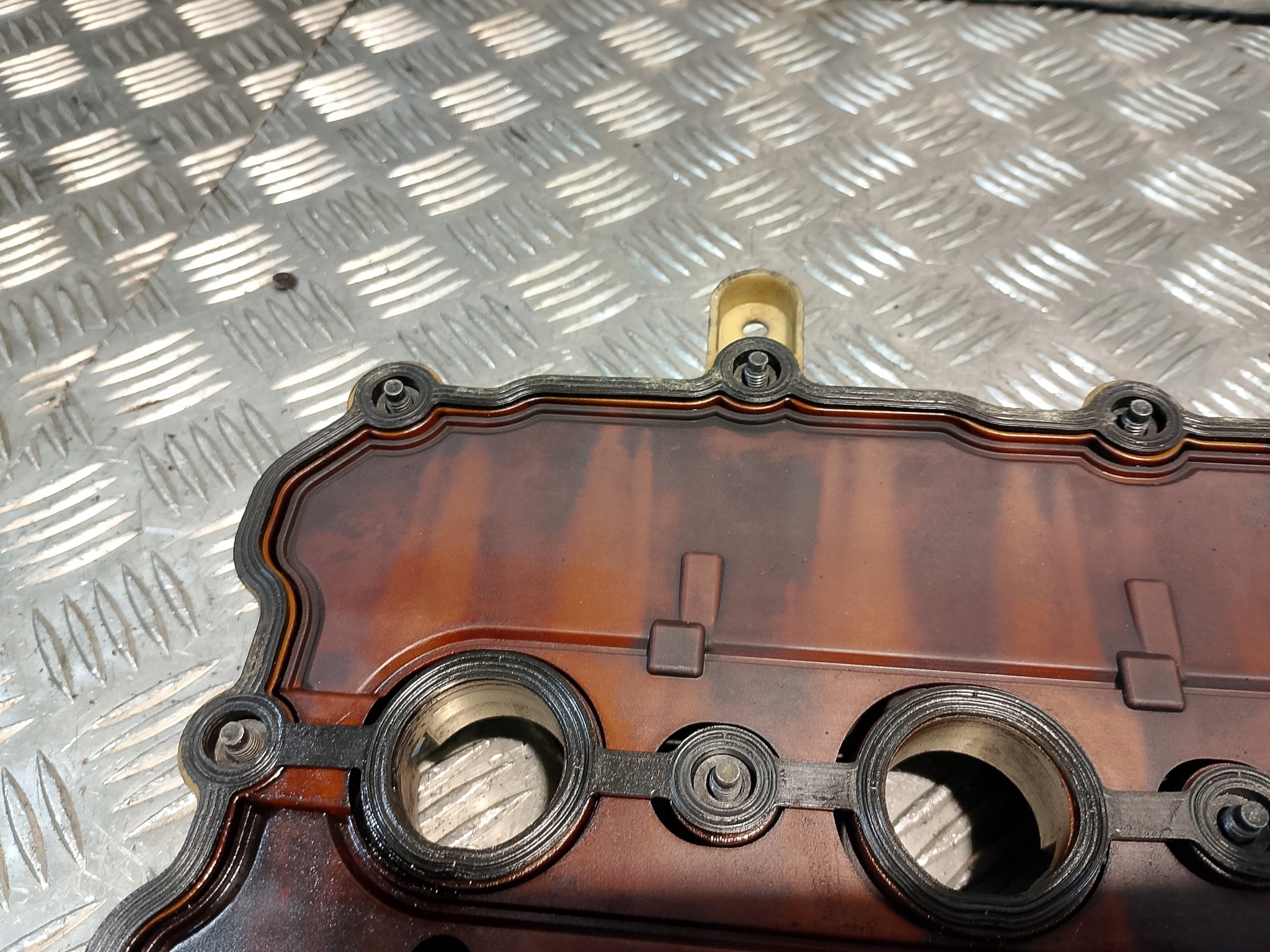 Abdeckung der Ventile AUDI A6 C6 3.2 V6 06E103472L