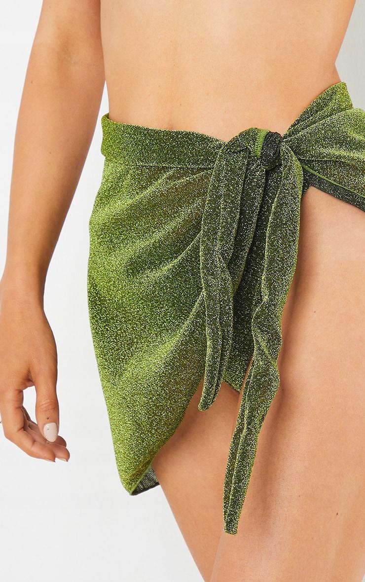 RR14 ZIELONY BROKAT SARONG PRETTYLITTLETHING S Wzór dominujący bez wzoru