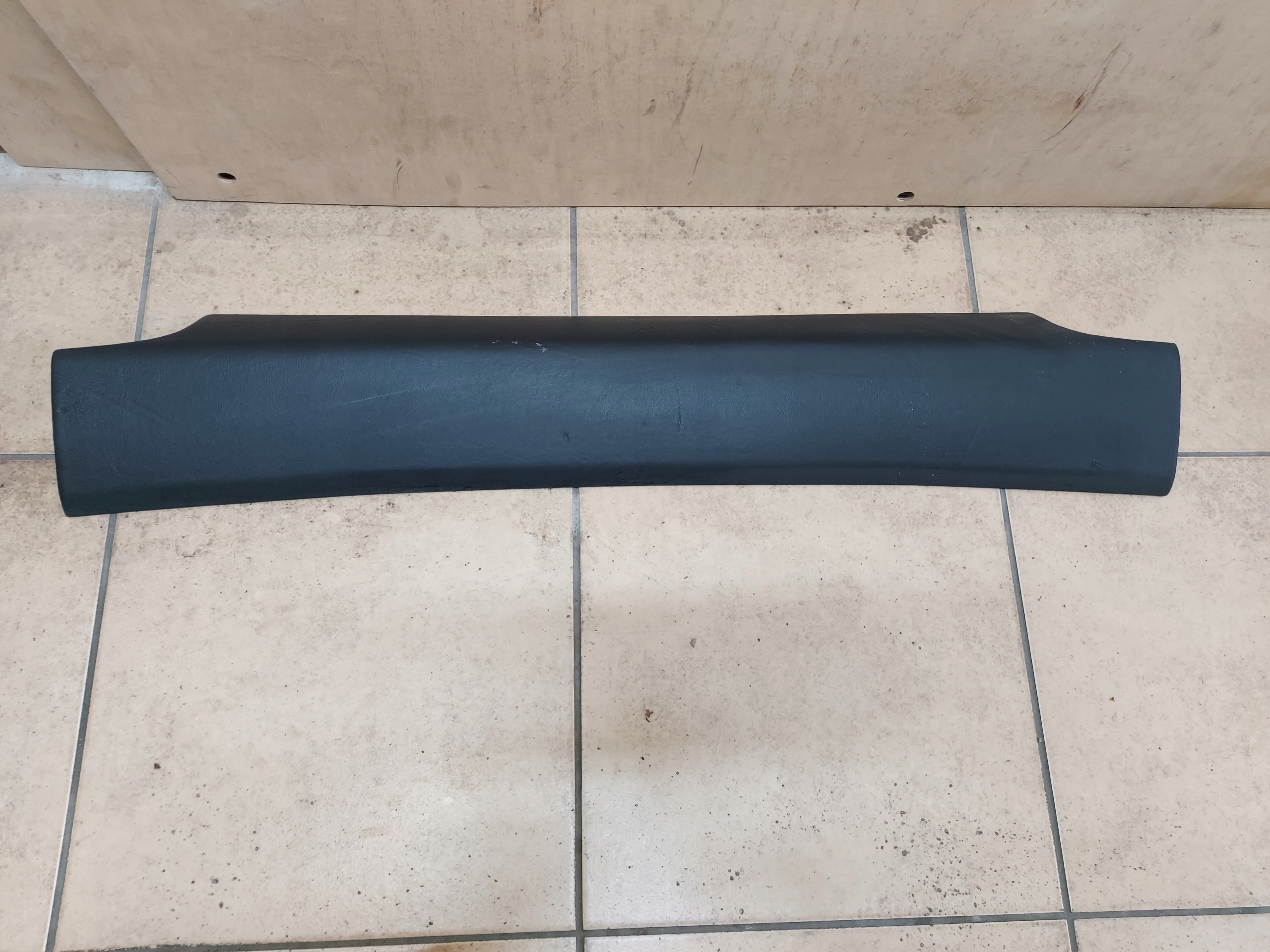 Audi R8 накладка зад кожа 4S8868802