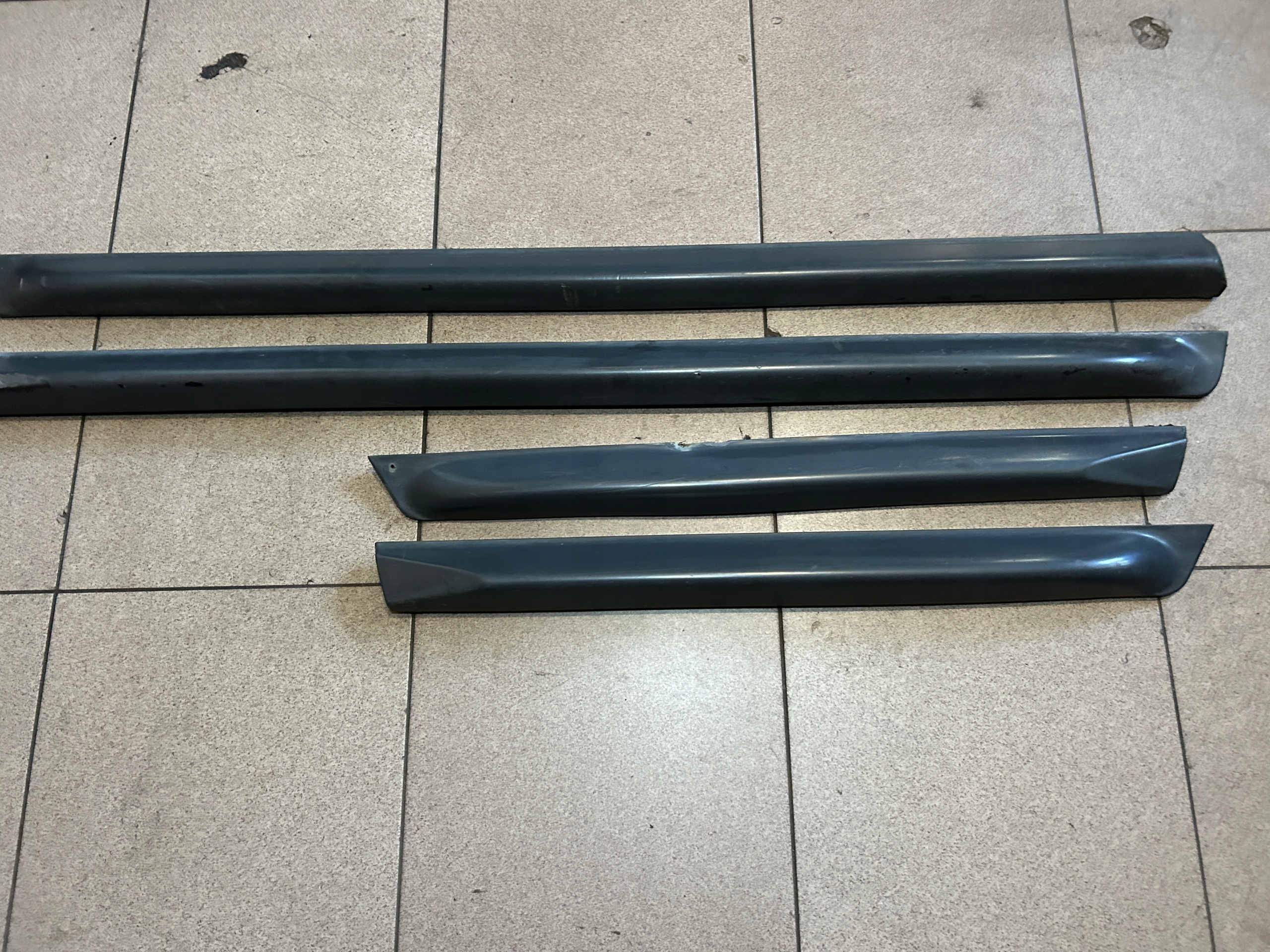 LISTWA LISTWY SZEROKIE DOLNE DRZWI AUDI A6 S6 C5 KOMPLET Producent części Audi OE