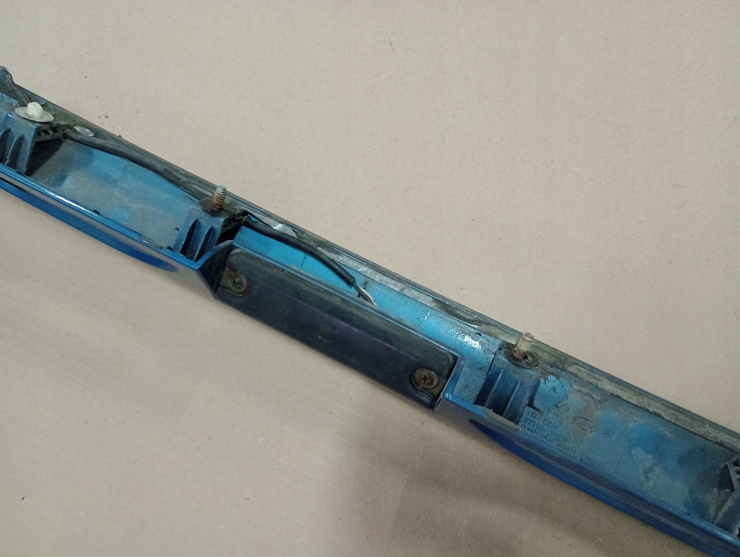 KIA VENGA przed FL blenda klapy mikrostyk listwa klapy 5B Producent części Kia OE