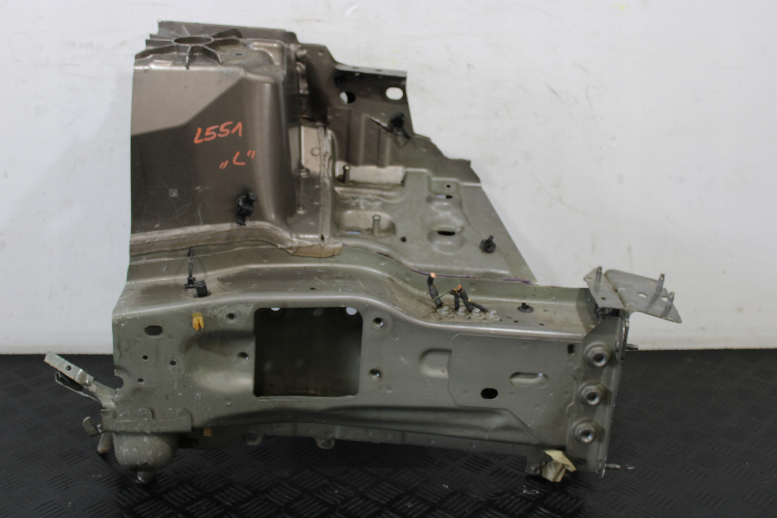 quarter quarter FARTUCH left front left LAND ROVER EVOQUE II 2 L551