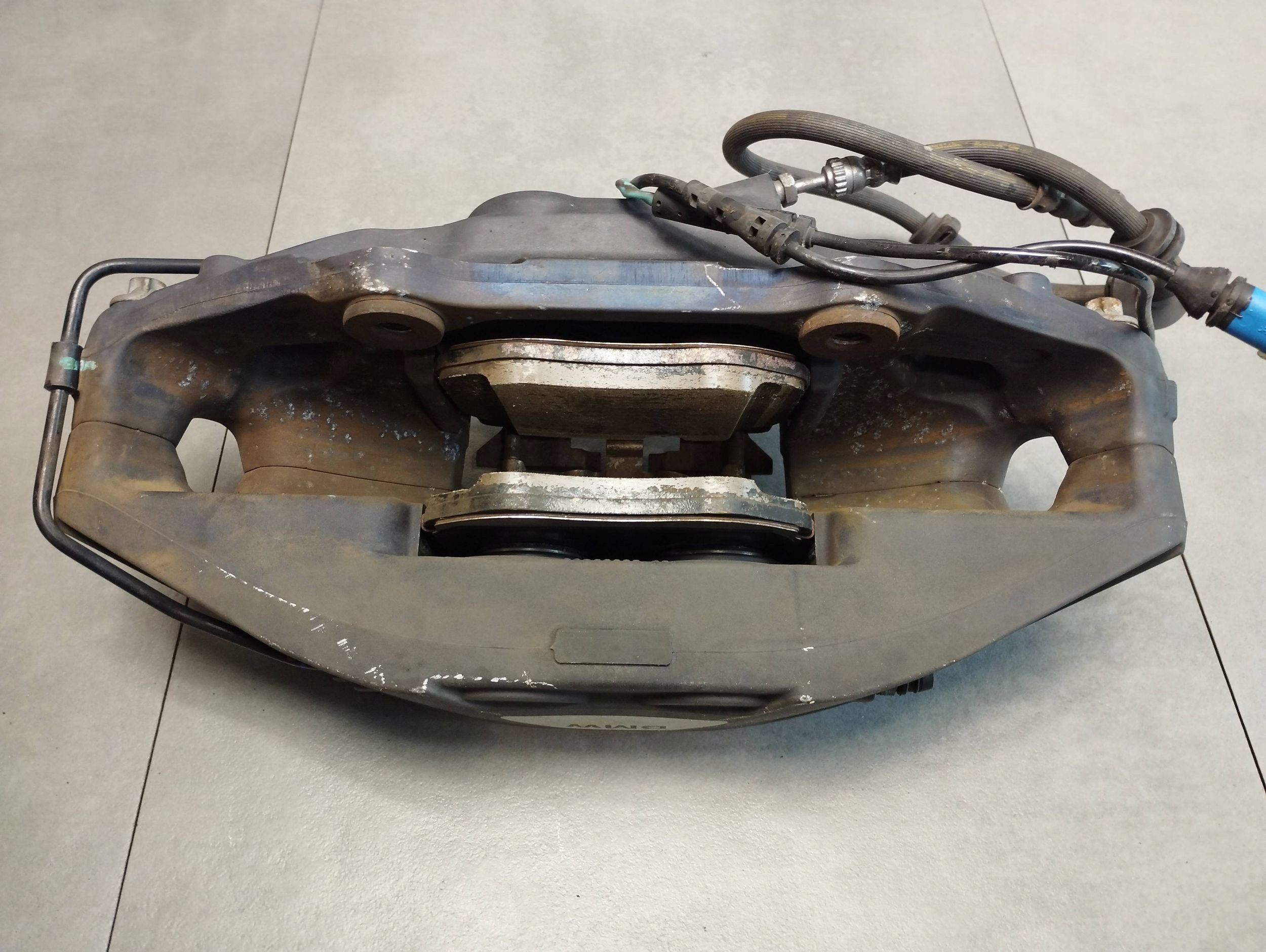 BMW 7 G11 750i caliper left front 686763308