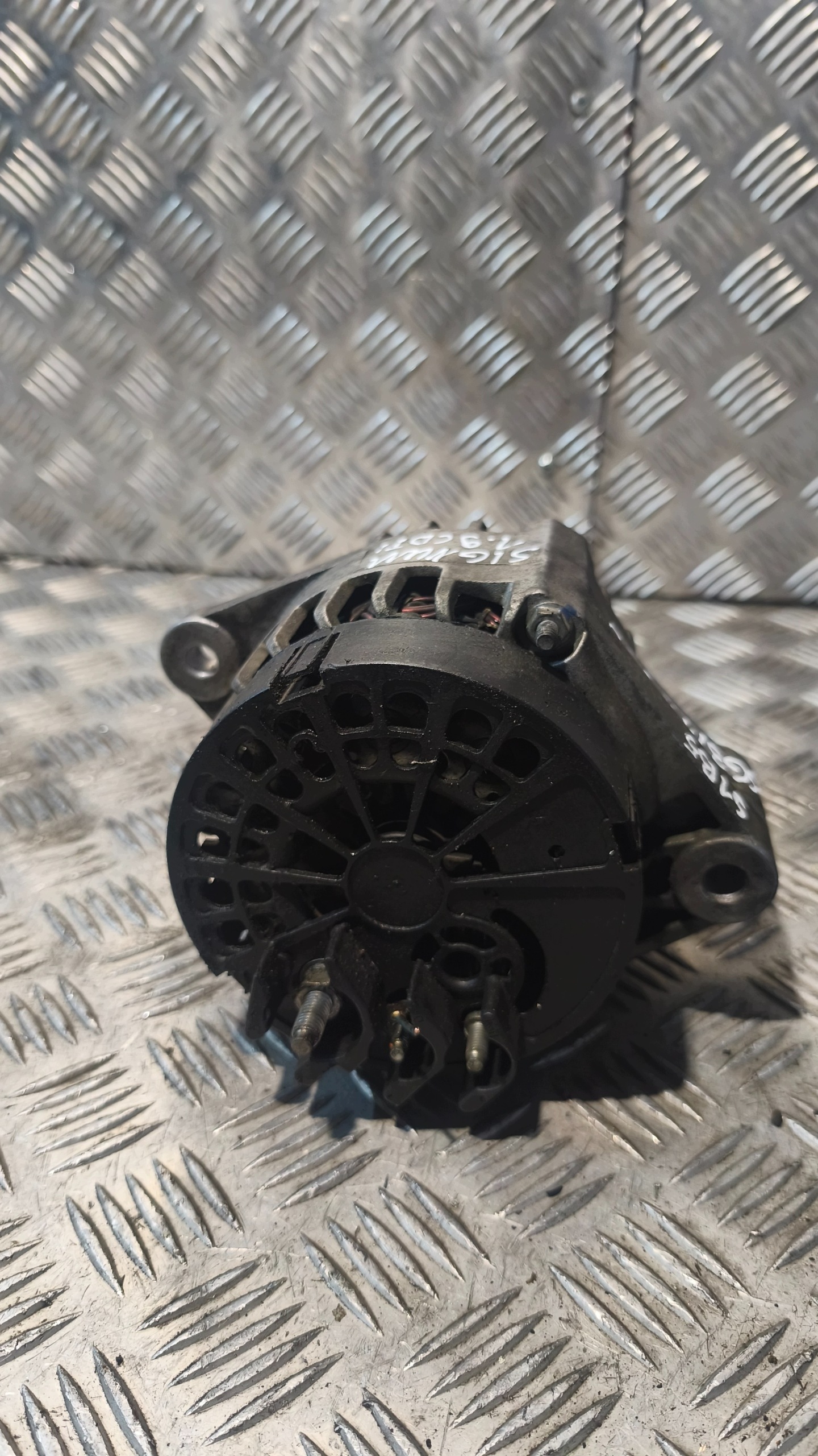 alternator OPEL SIGNUM 1.9CDTI 2005r