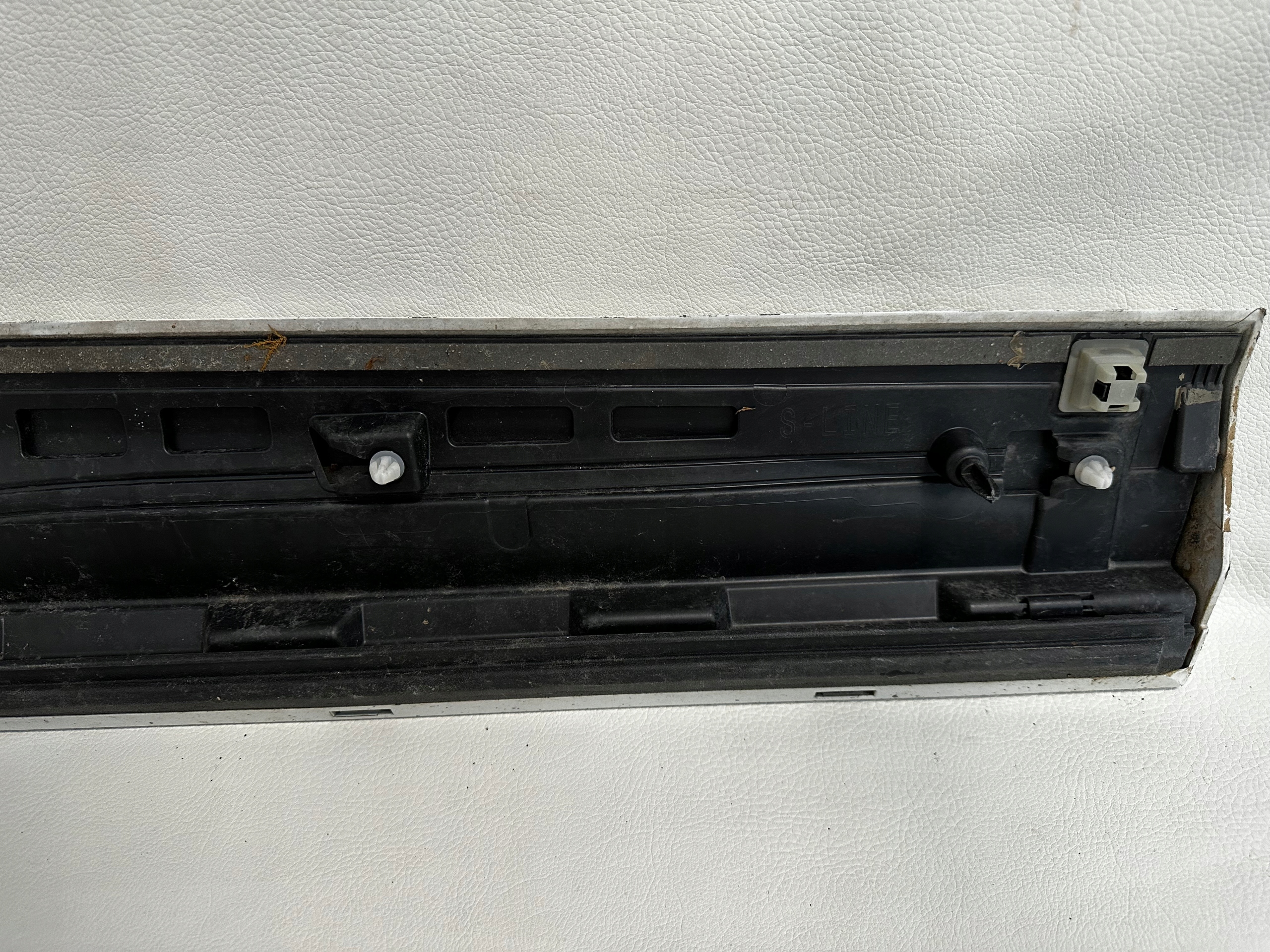 Audi Q2 81A moulding door front left