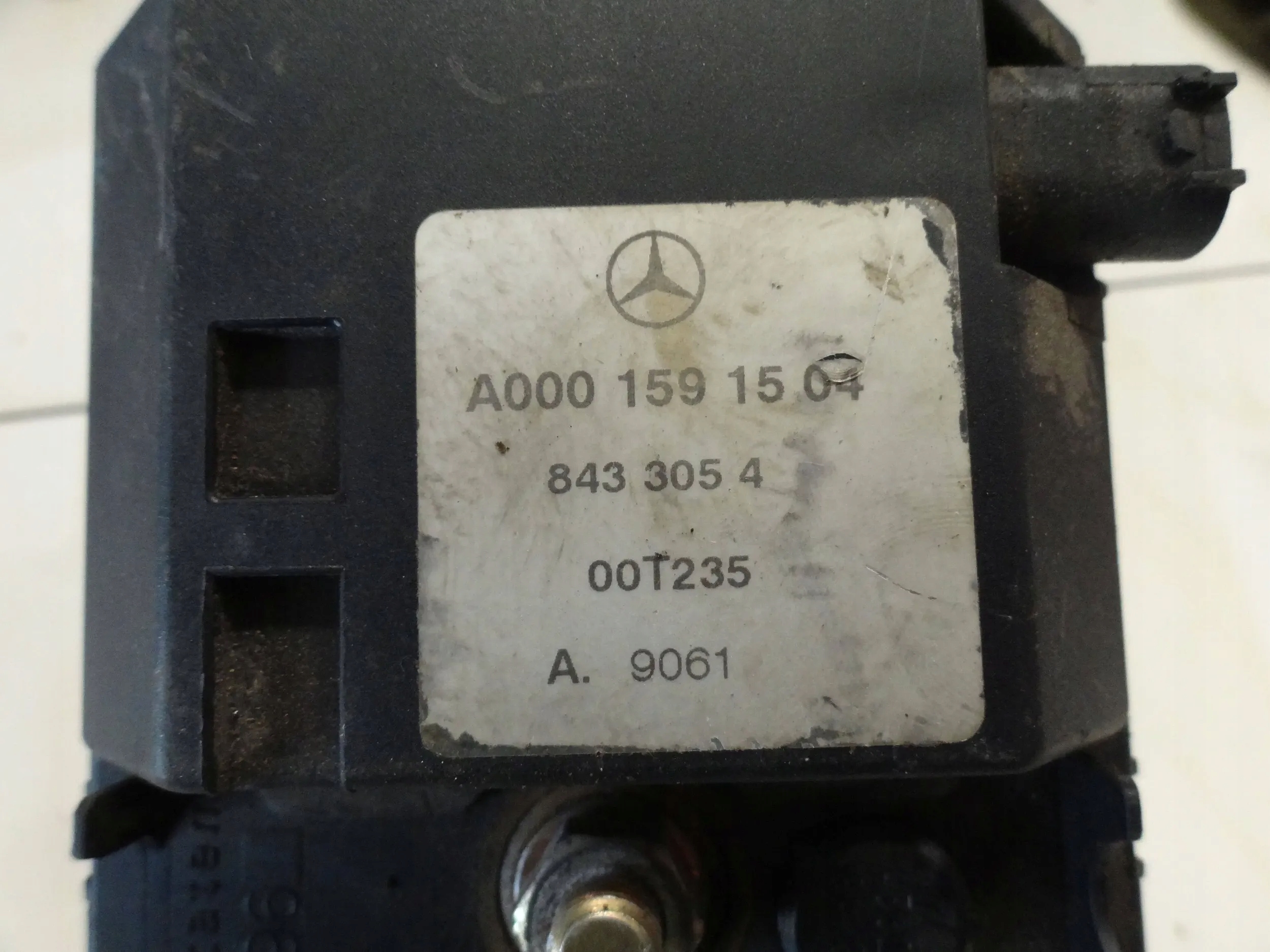 MB W203 C-KLASA 2.2 CDI 2007 PODGRZEWACZ PŁYNU CHŁODZĄCEGO A0001591504 Producent części Mercedes-Benz OE