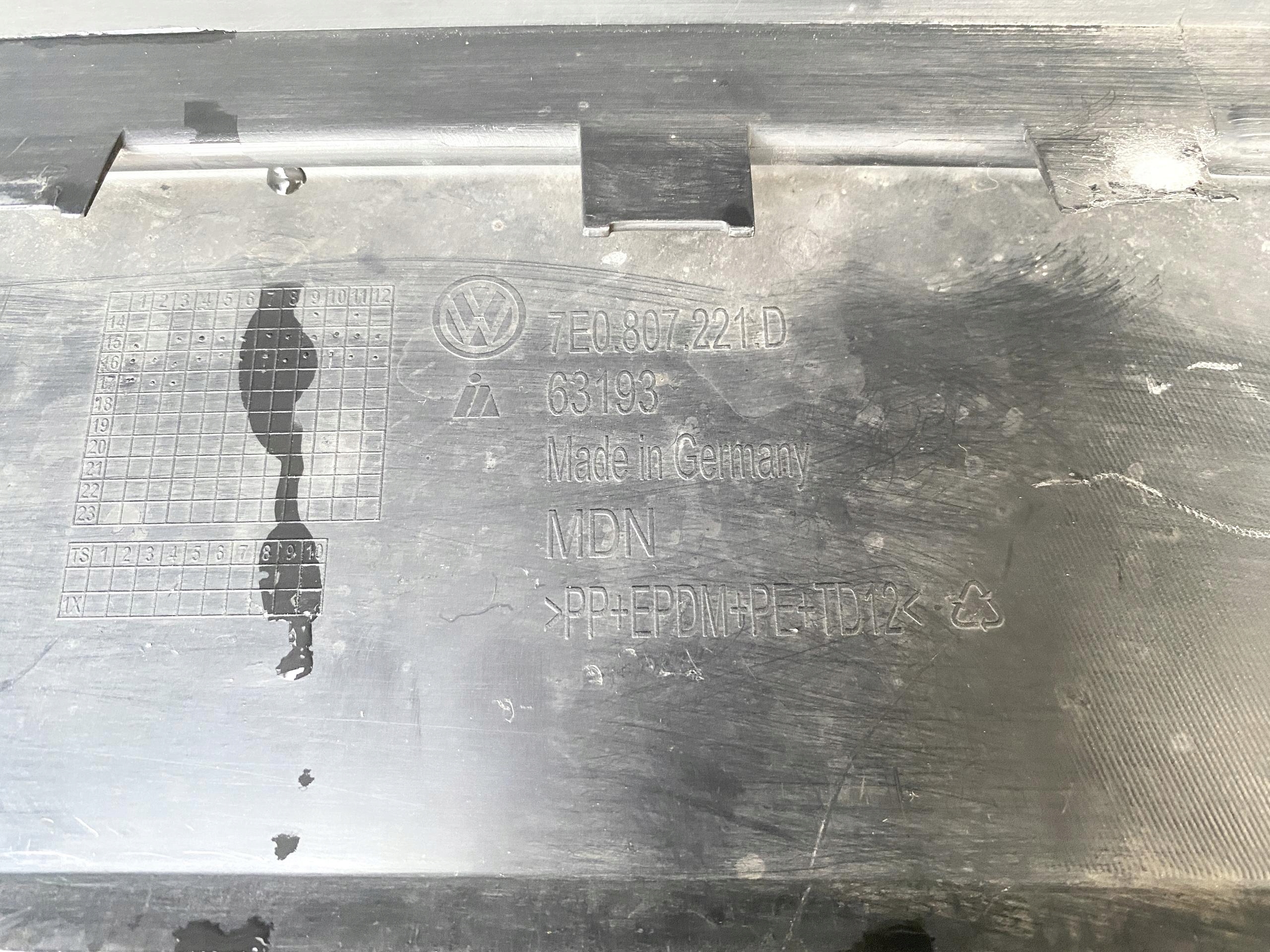 VW T6 Transporter 15- front bumper PDC front 7E0807221D