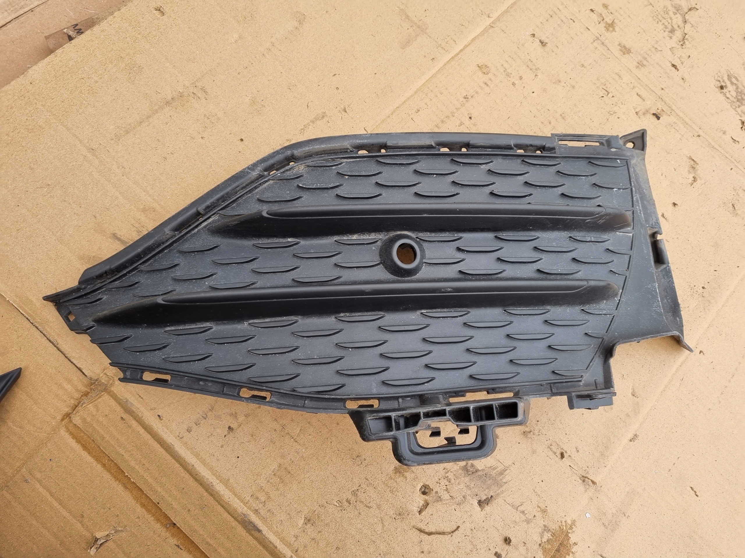 A2538858104 - MERCEDES GLC W253 AMG решетка бампера передняя правая