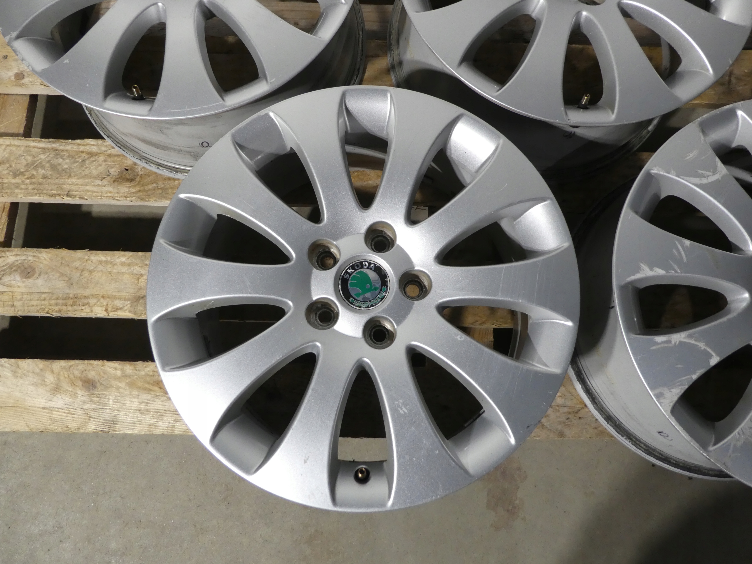 4X discs aluminium disc 3T0601025B SKODA 5X112