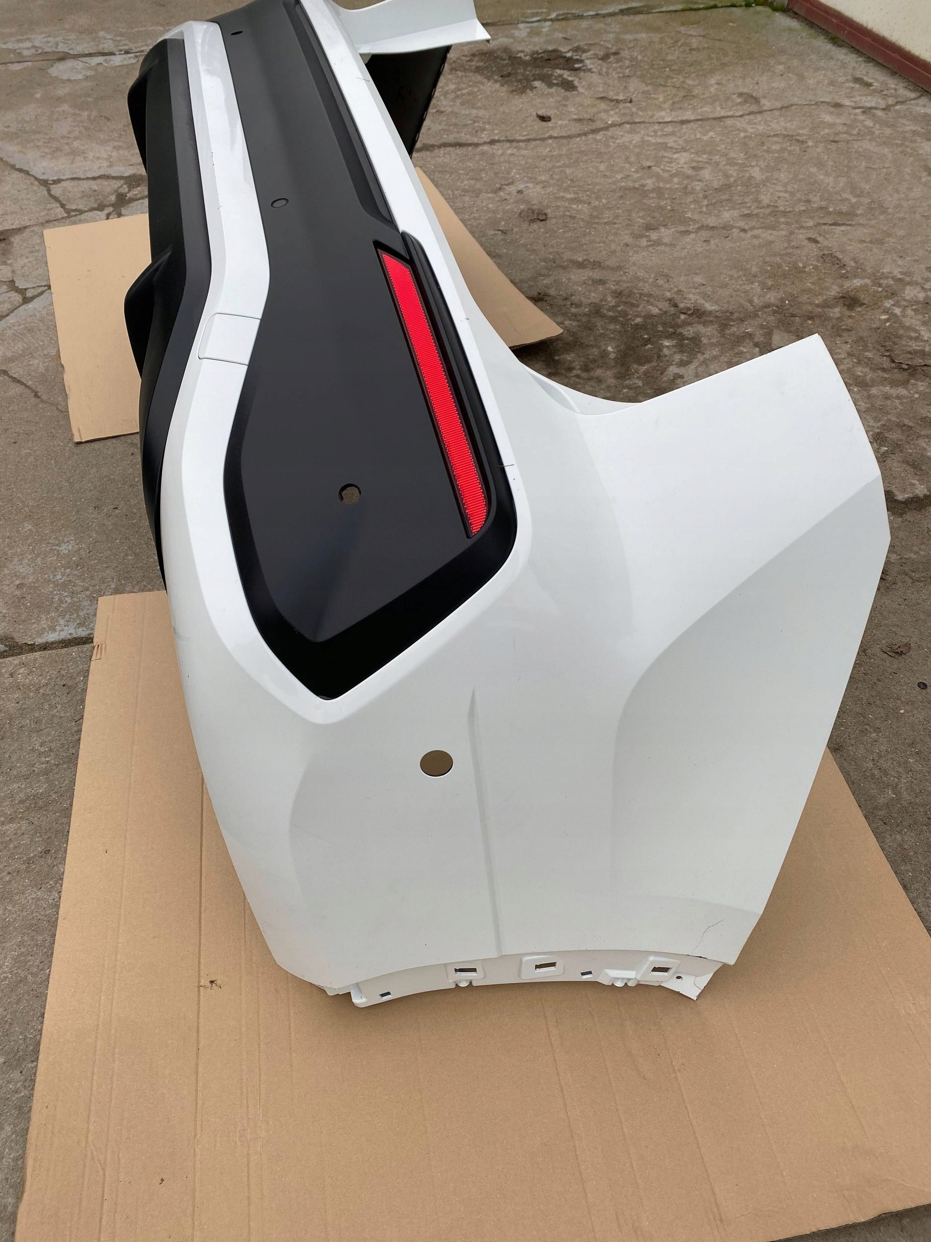 VW TAYRON II 57L complete bumper rear part rear PDC LC9A BIALY