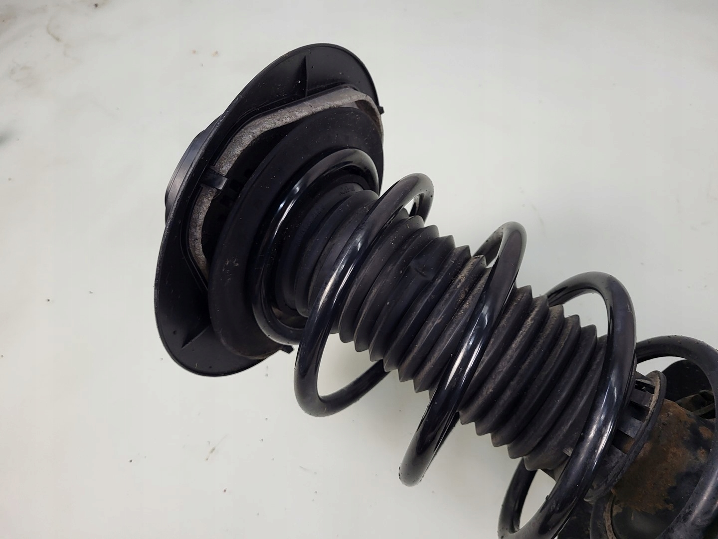 MERCEDES E W212 LIFT 2.2 CDI shock absorber spring right front