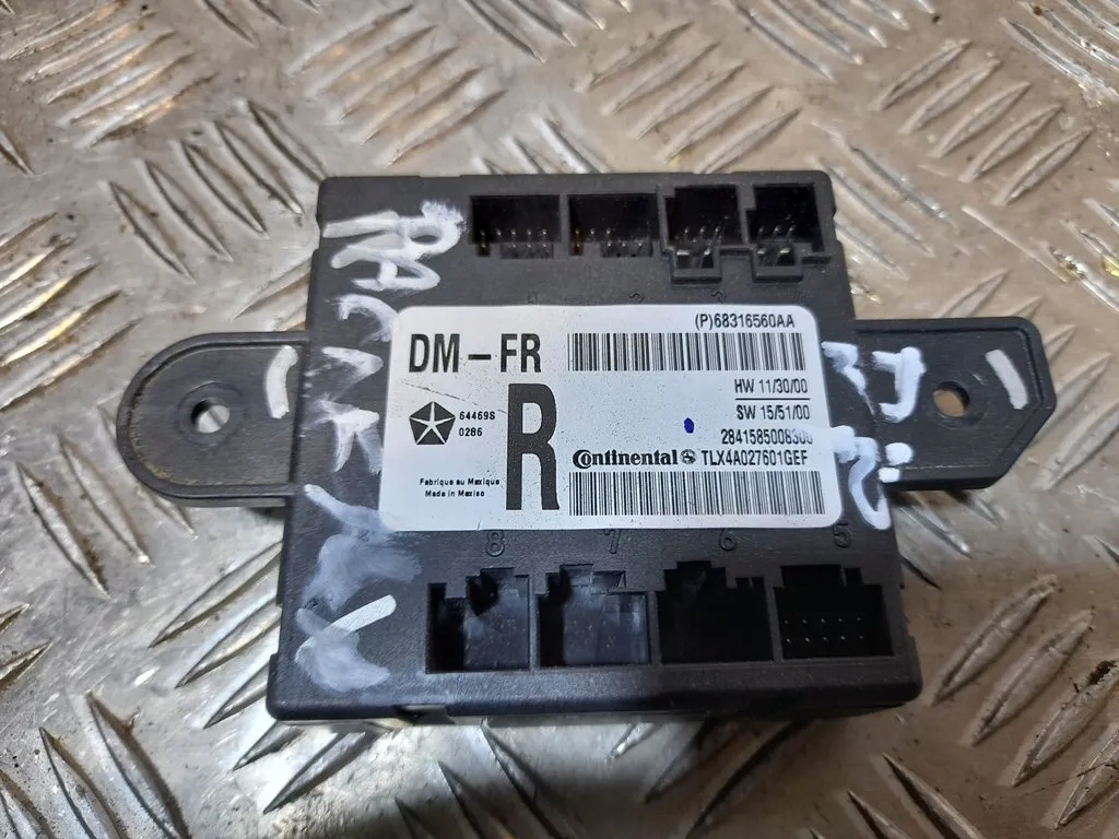 P68316560AA - Chrysler Pacifica 2017 передняя правая дверь модули