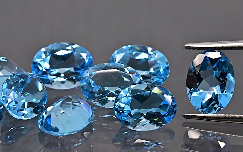 Topaz Swiss Blue fazetovaný ovál 8x6 mm