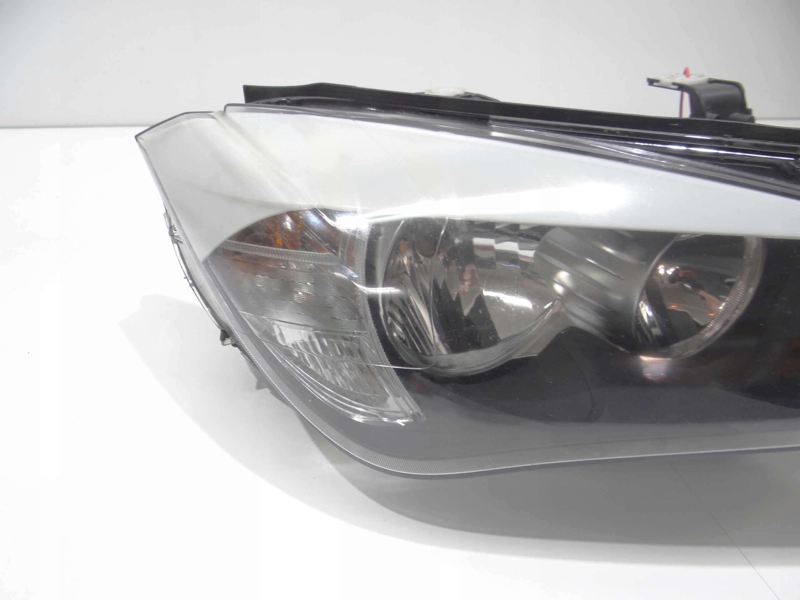 far desna prednja BMW E84 X1 OE 2990004