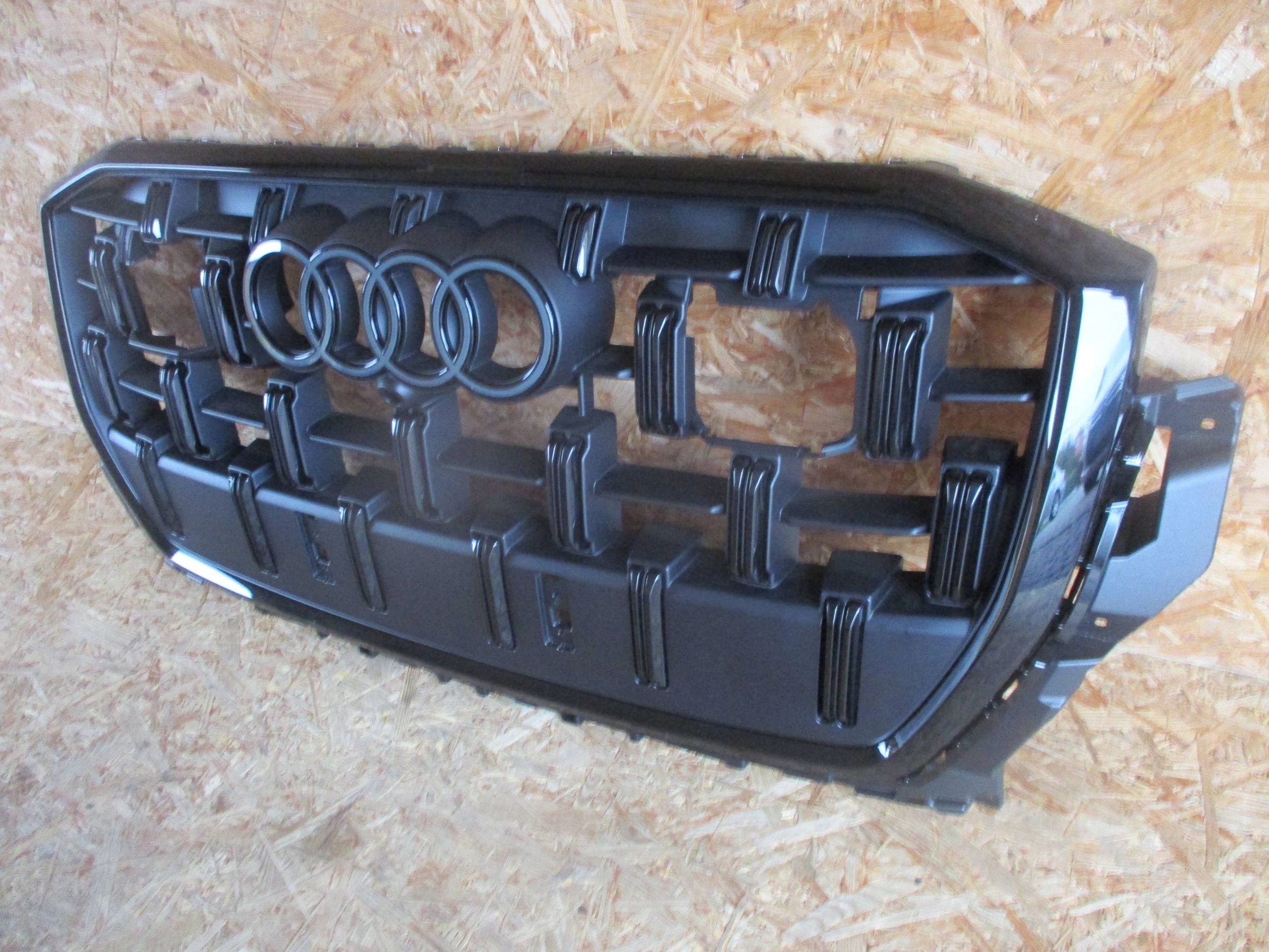 Grille AUDI Q7 4M0 LIFT 23