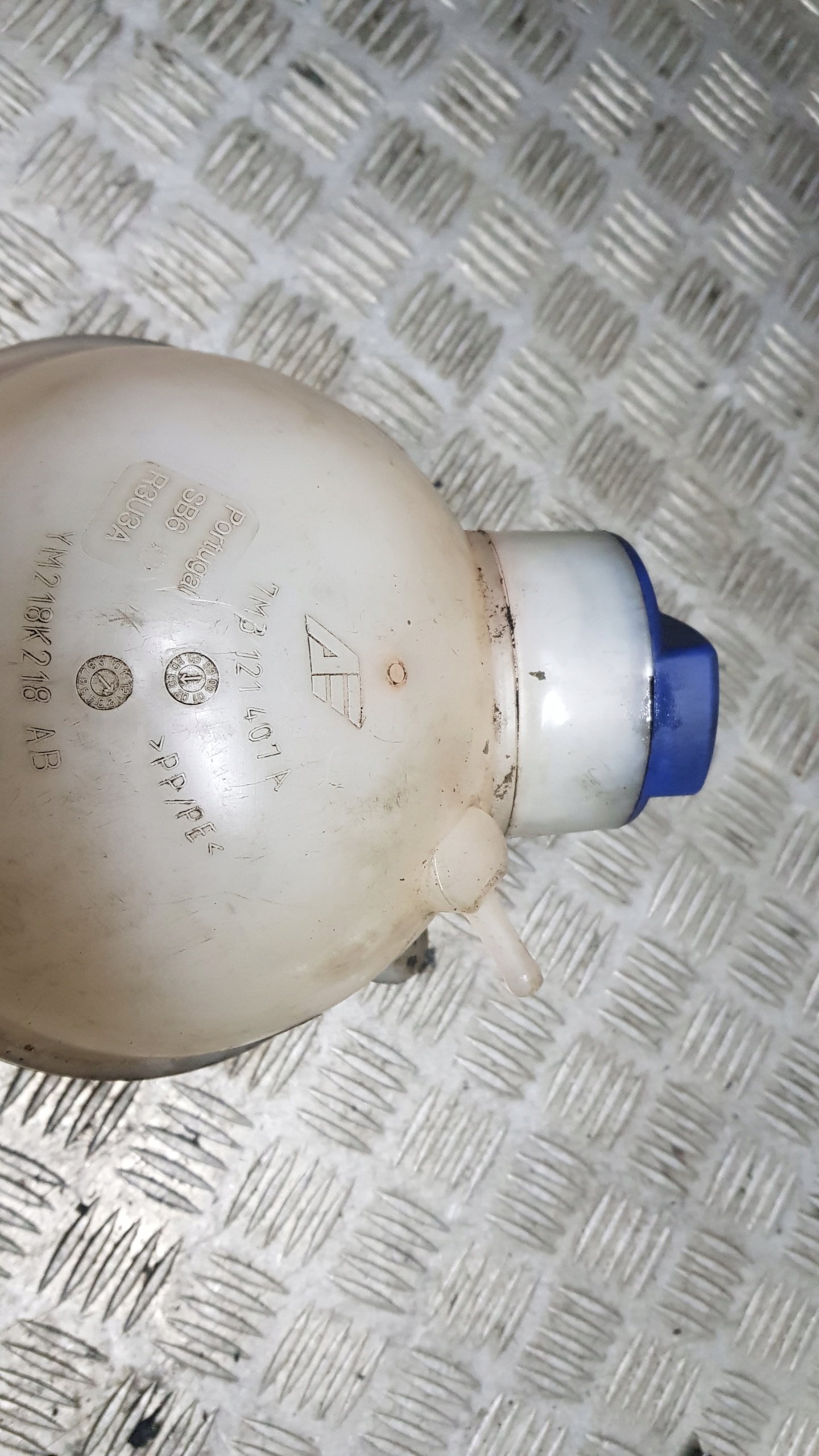 SHARAN GALAXY water tank cup 7M3121407A