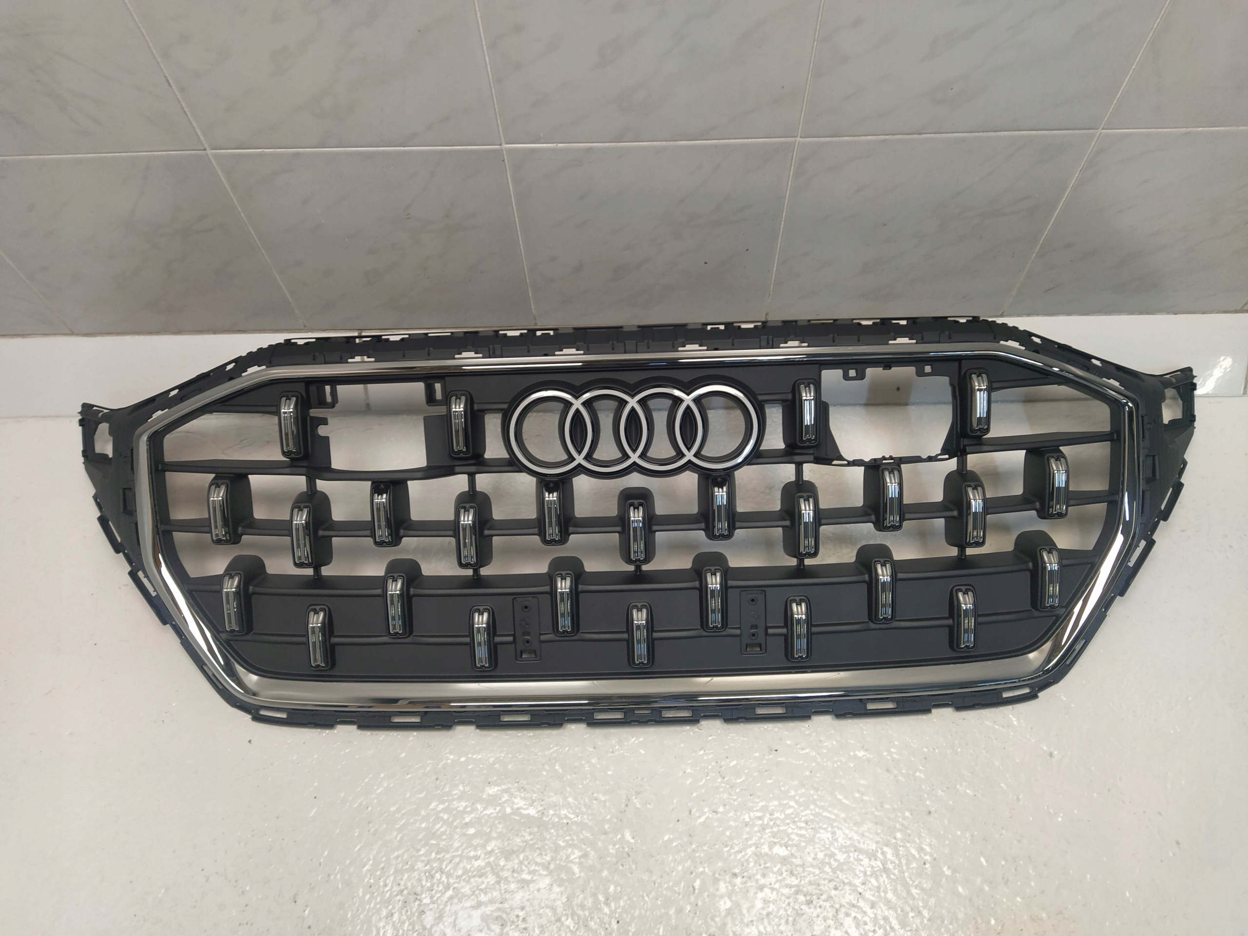 AUDI Q8 S-LINE 2024- ATRAPA CHŁODNICY GRILL Numer katalogowy części 4M8853651BS