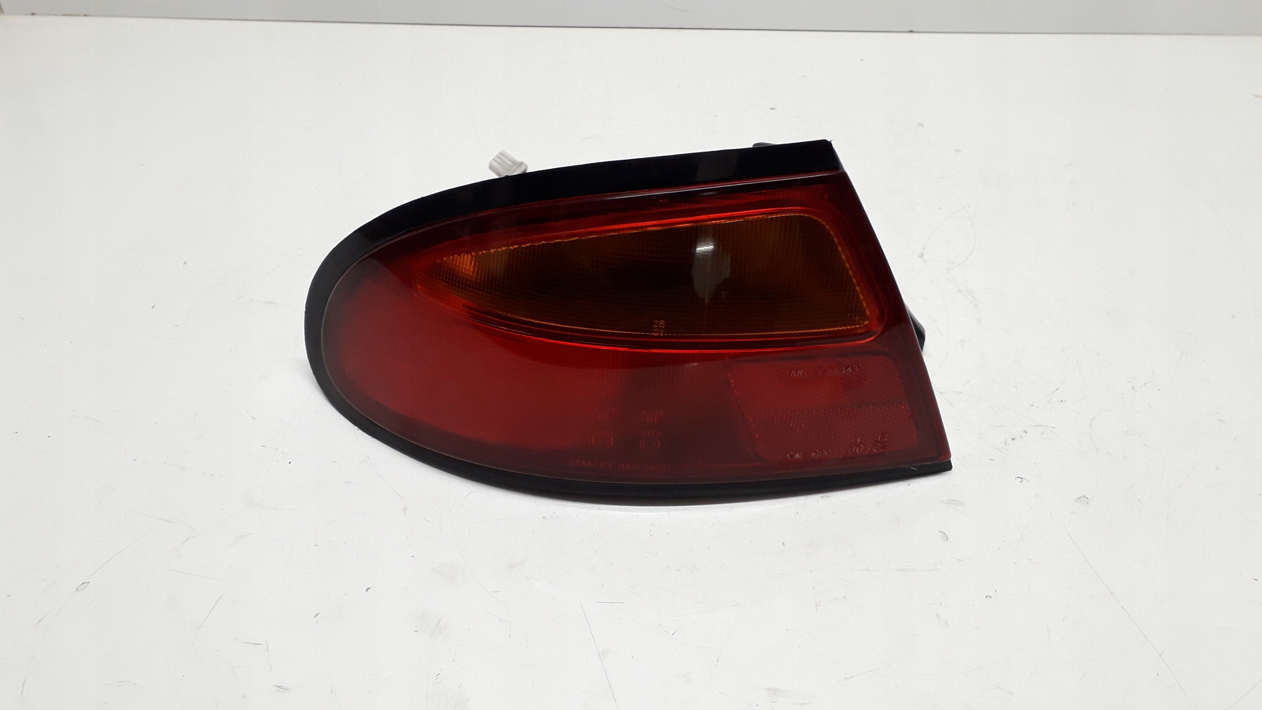 MAZDA 323F BA 94-98 LAMPA LEWA TYLNA