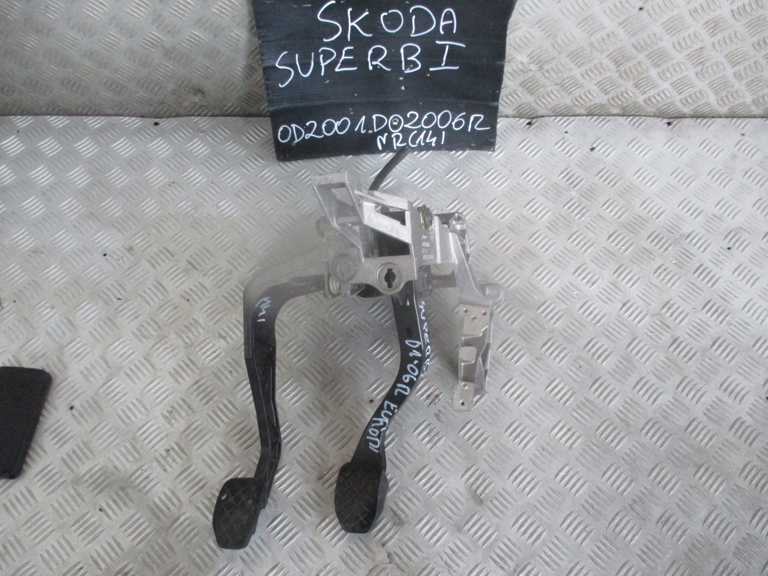 PEDAŁ SPRZĘGŁA HAMULCA SKODA SUPERB 01-06r