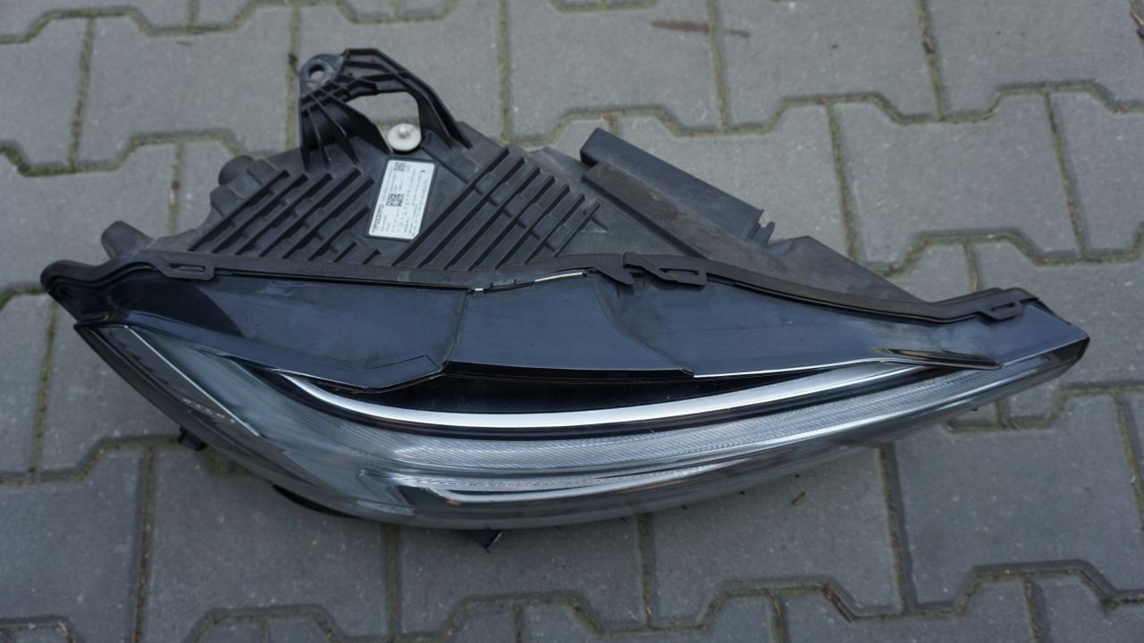 VOLVO XC60 II - light front right MID LED