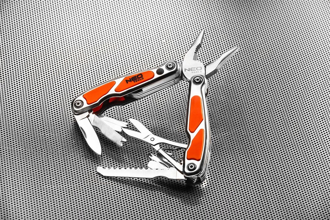NEO Narzędzie wielofunkcyjne multitool z latarką LED 12 funkcji 01-026 Materiał narzędzi stal