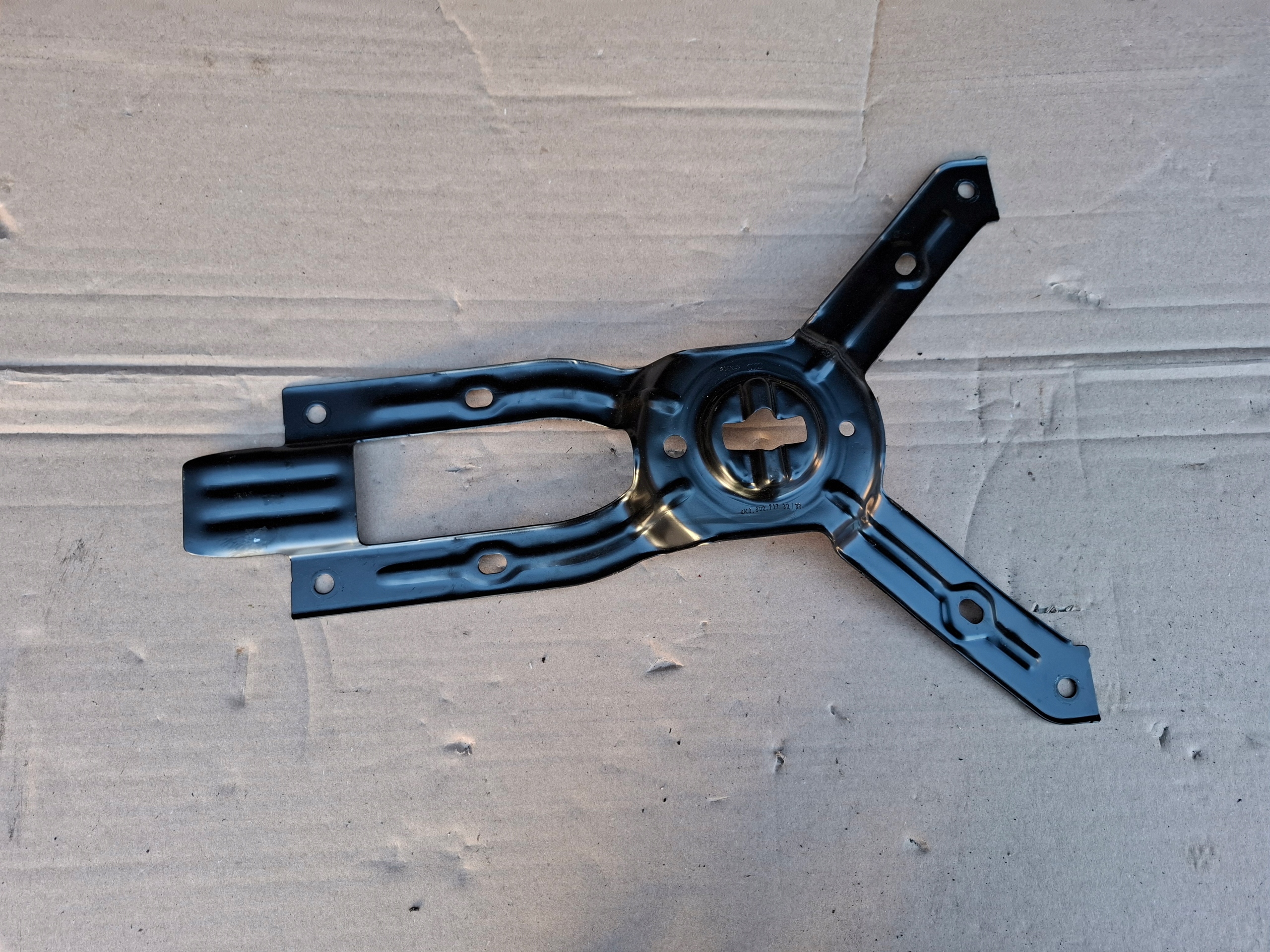 Support plaque Roues de la roue de secours AUDI A6 C8 4K0 4K9 4K0802717