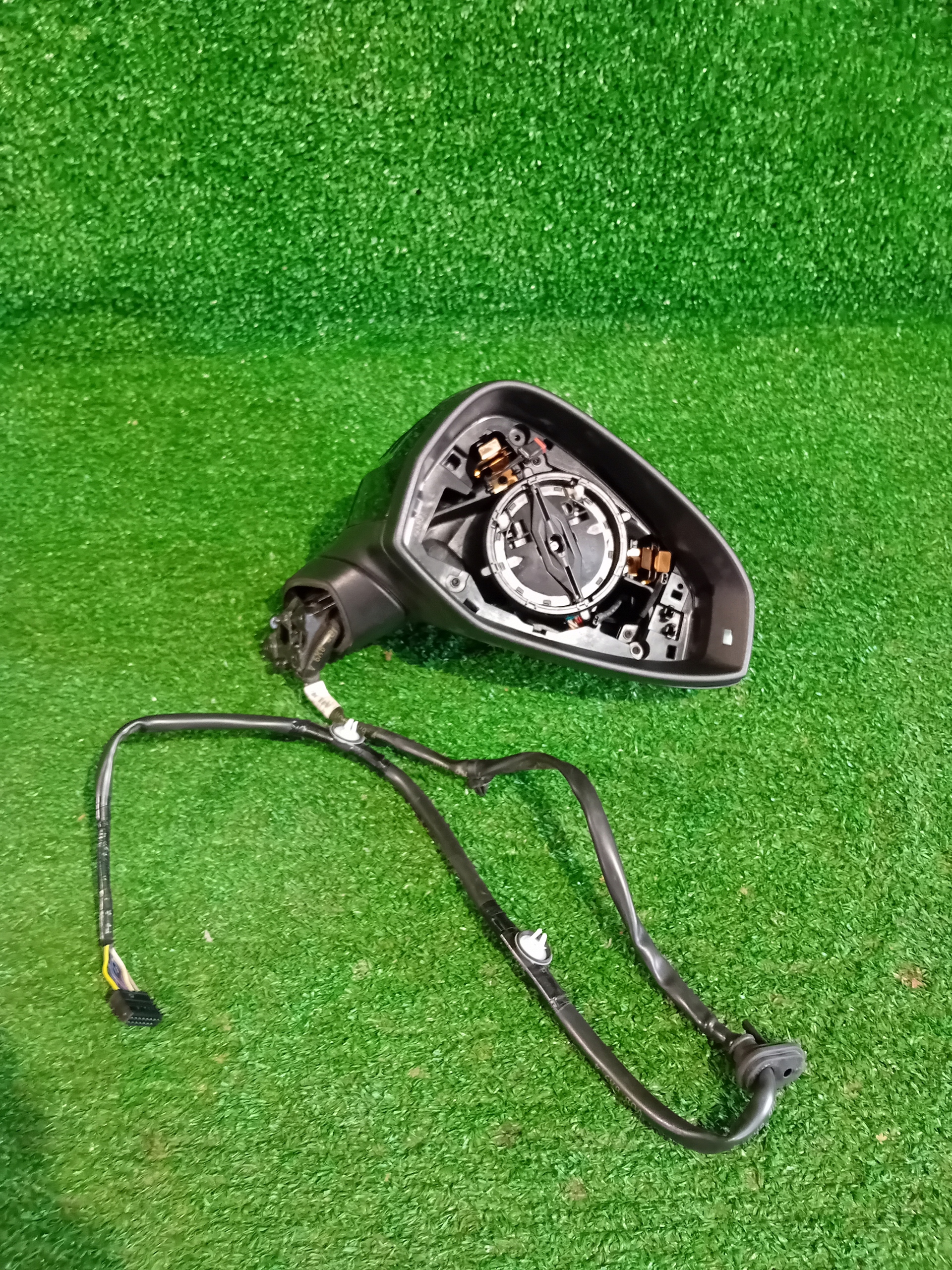 AUDI A4 B9 8W mirror right 12 vertical NR.009