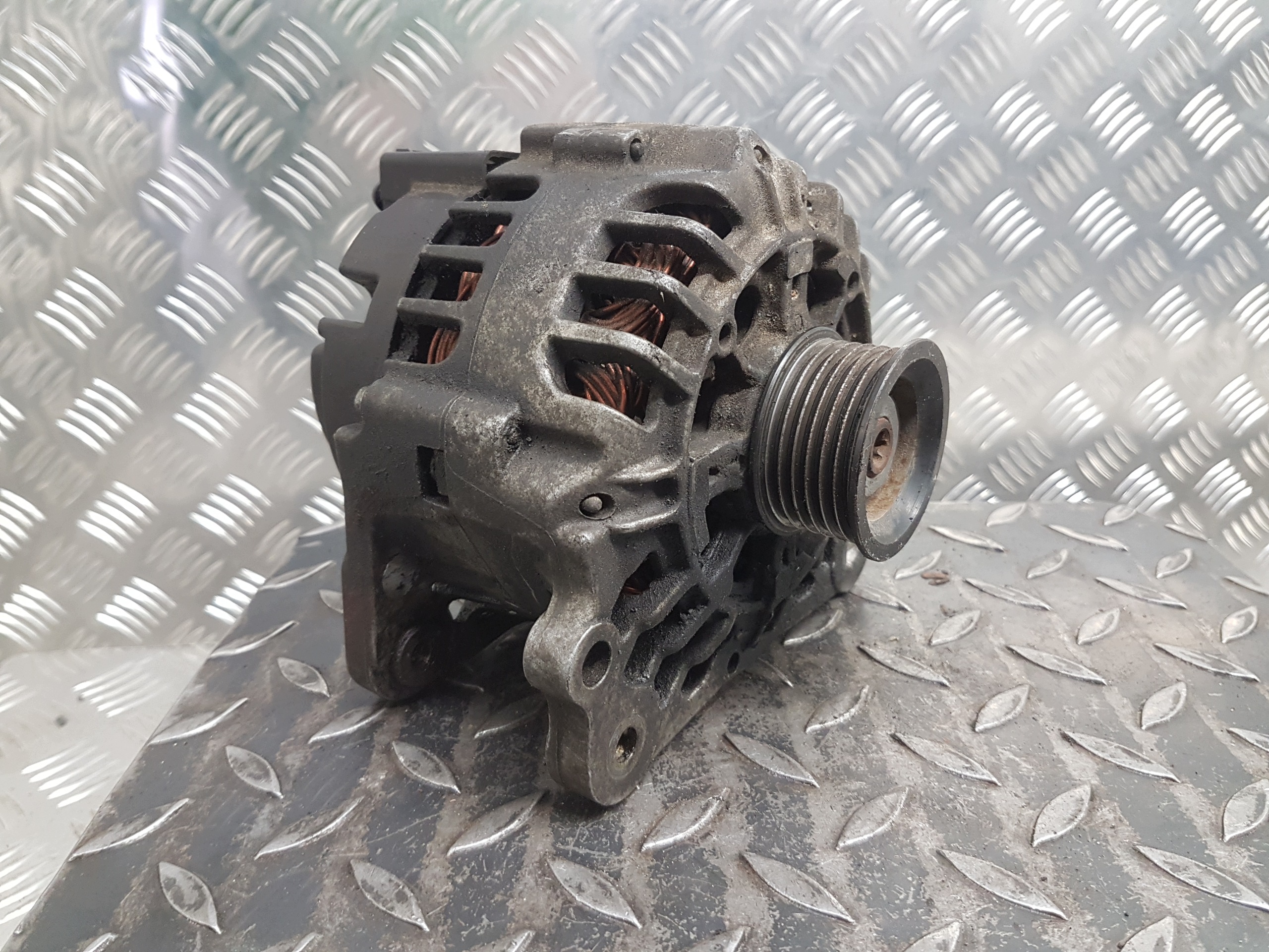 ALTERNATOR VOLKSWAGEN POLO 4 03D903025J