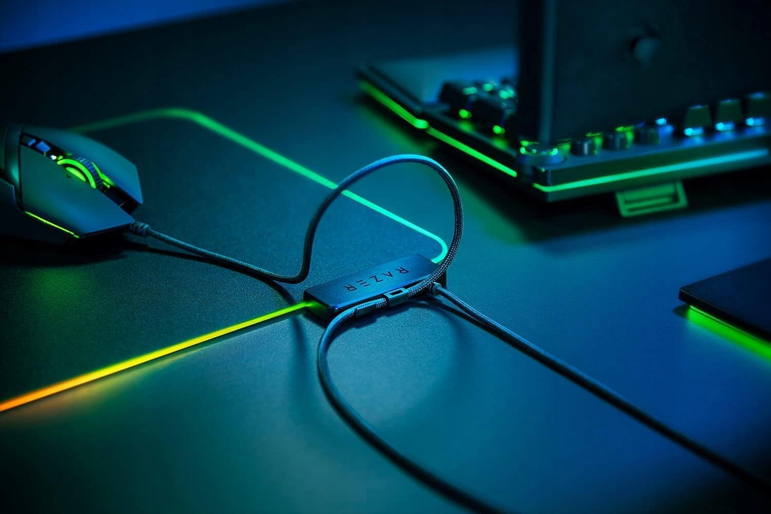 RAZER Firefly V2 Podkładka Gamingowa RGB Mikrotekstura Antypoślizgowa — miniatura 2
