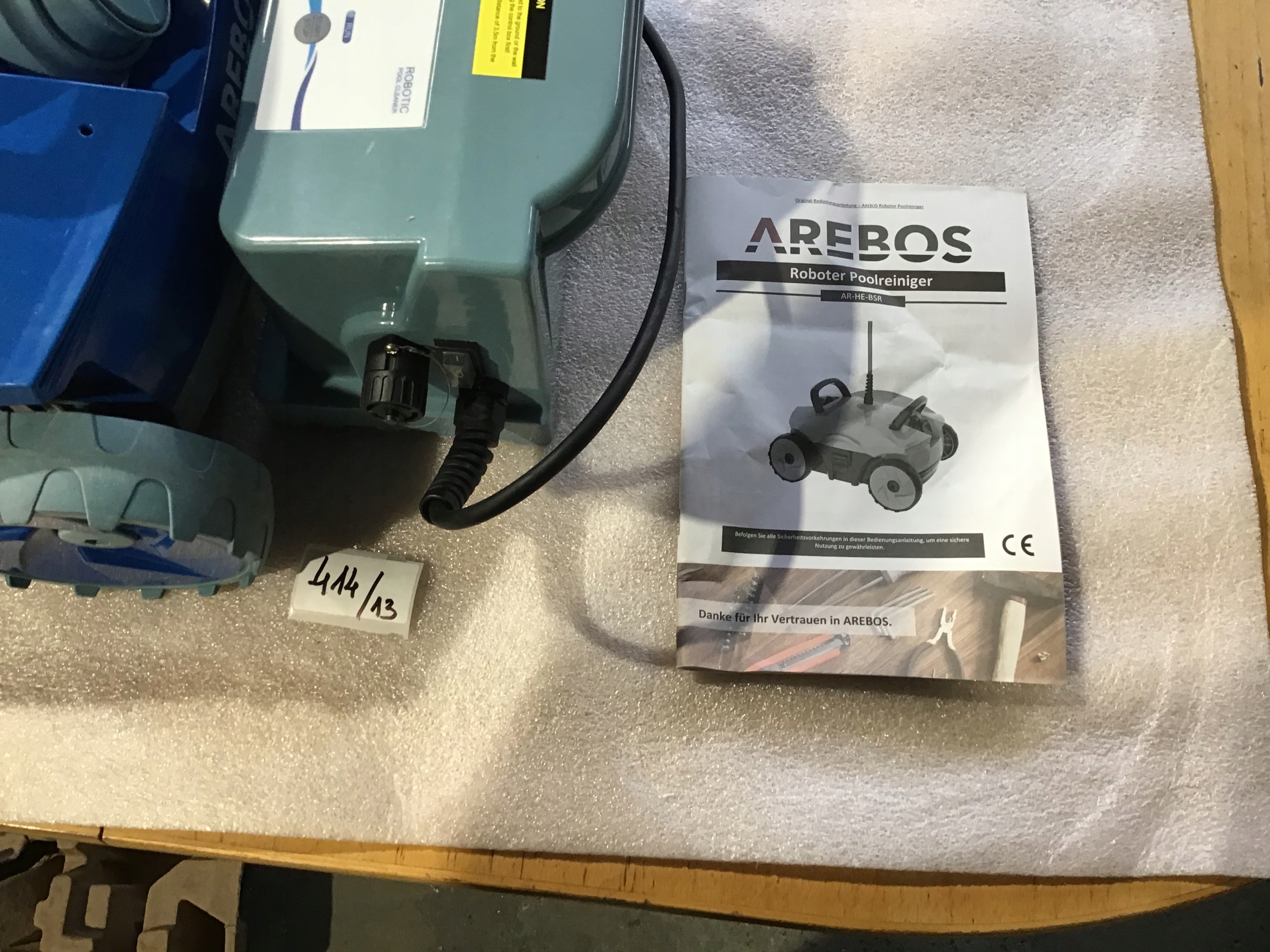 Inteligentny robot basenowy AREBOS Sweeper AR-HE-BSR 150W Model ar-he-bsr