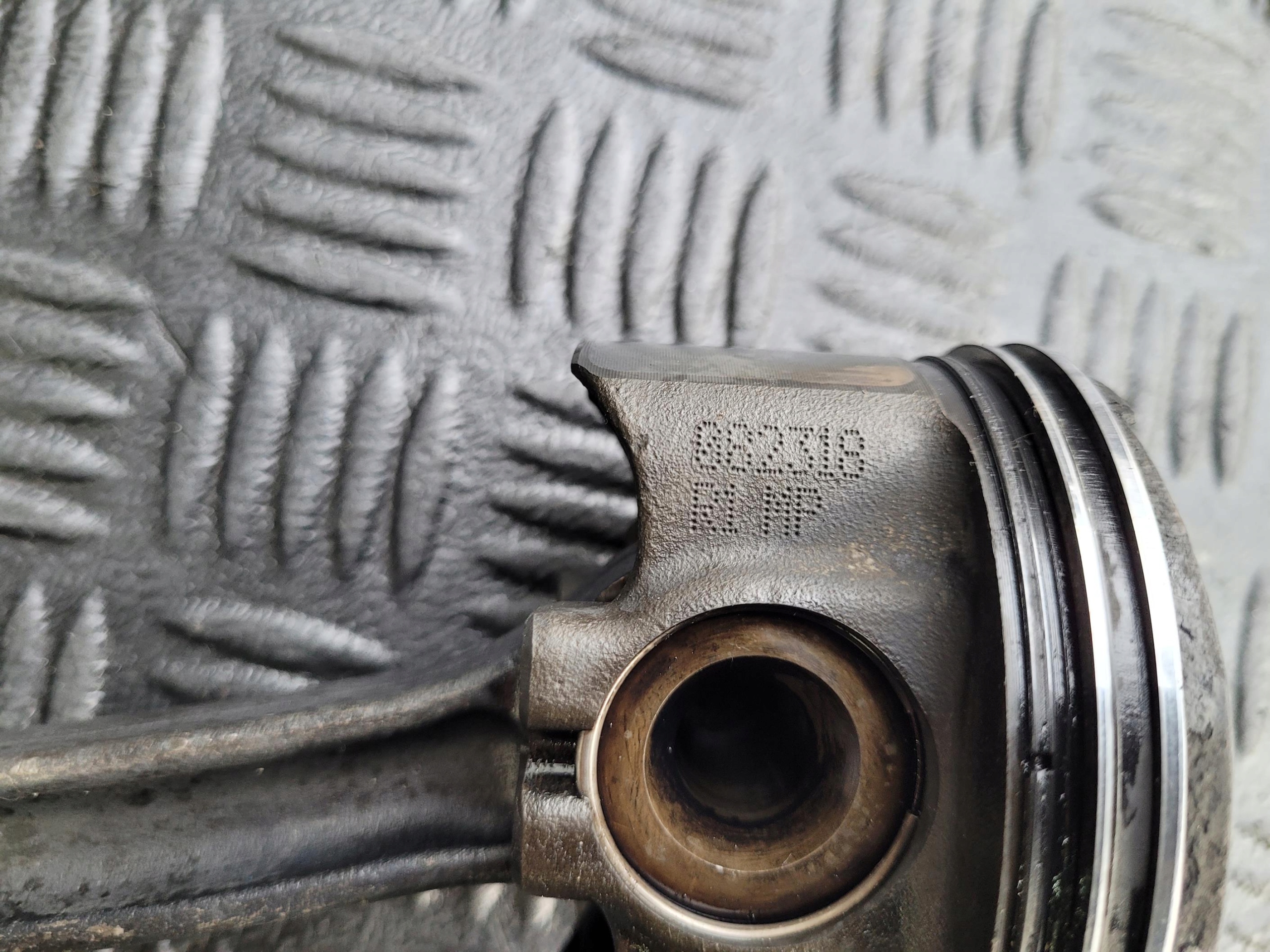 piston connecting rod MERCEDES E 220 D W213 S213 2.0 CDI