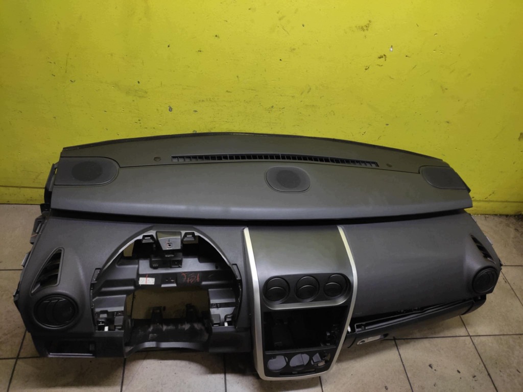 MAZDA CX-7 cockpit dashboard instrument panel