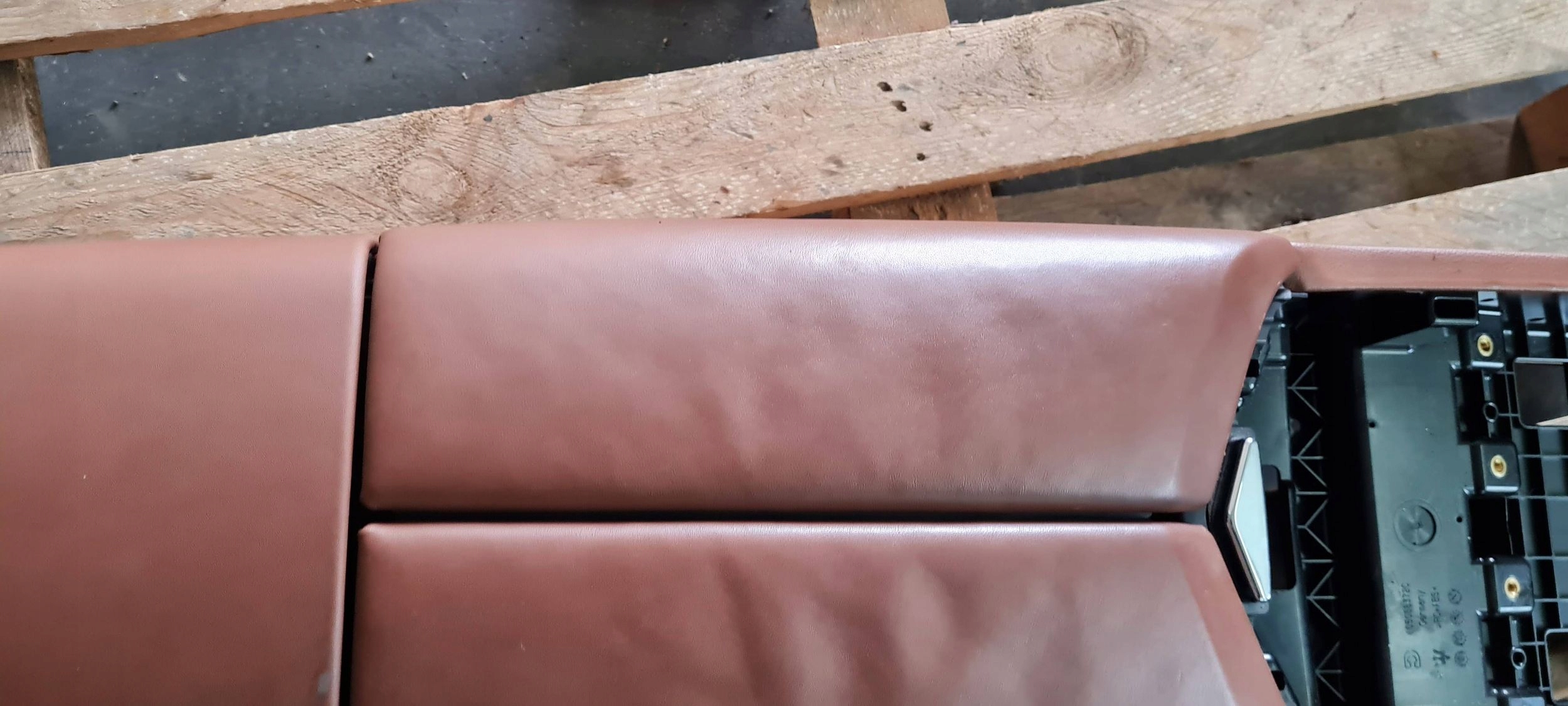 Maserati Quattroporte VI TUNEL armrest central leather 105088372C