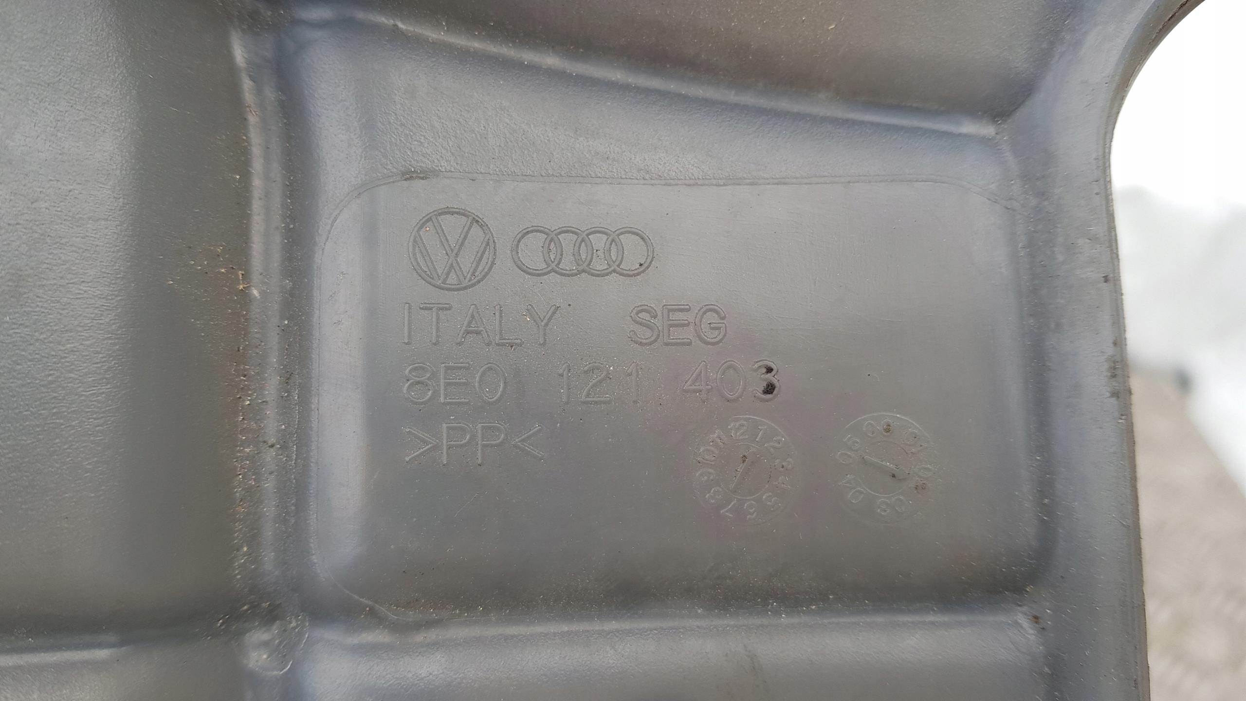 AUDI a6 c5 A4 B6 B7 water tank cup 8e0121403