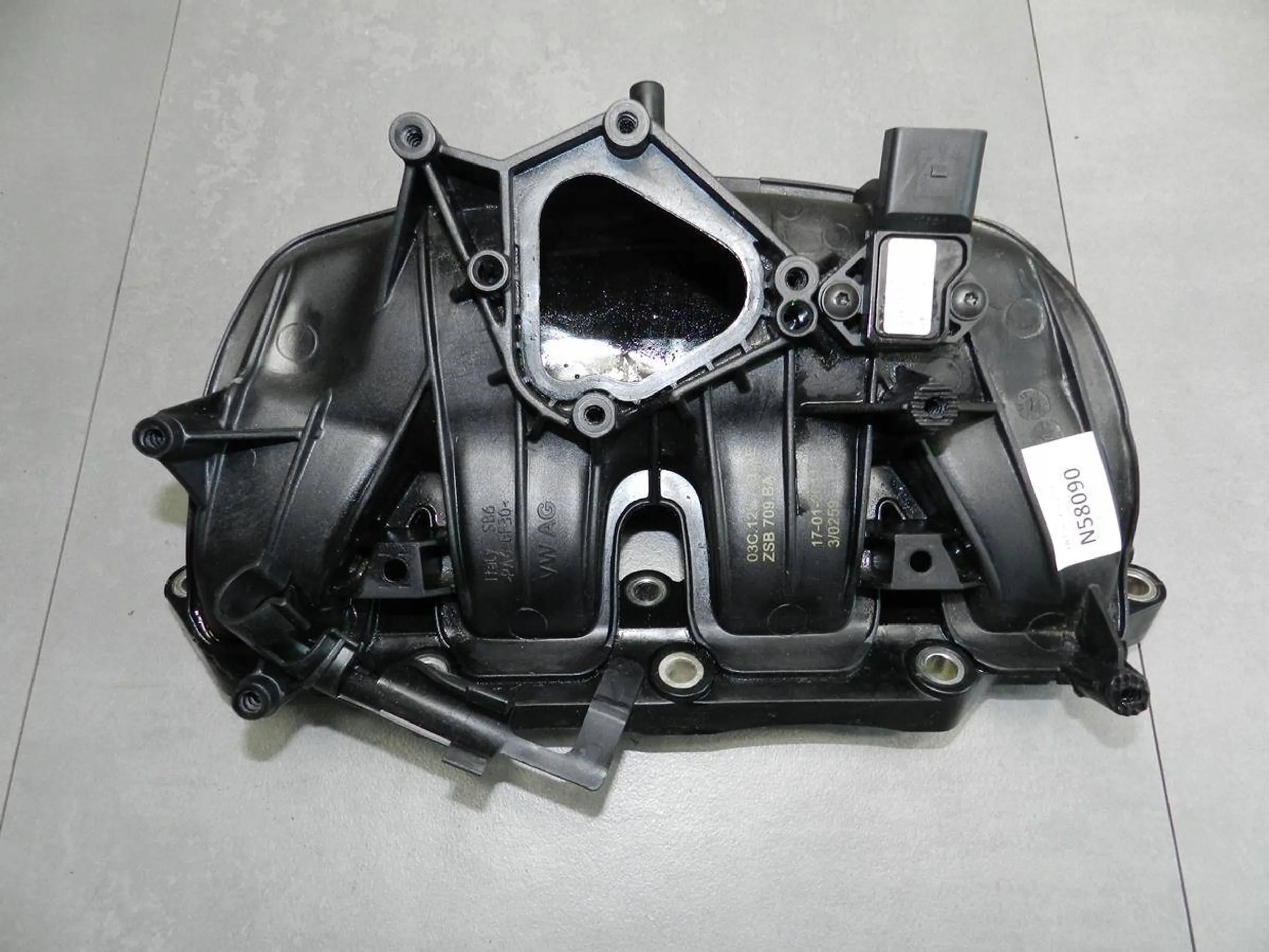 Volkswagen Eos intake manifold 03C129711AE