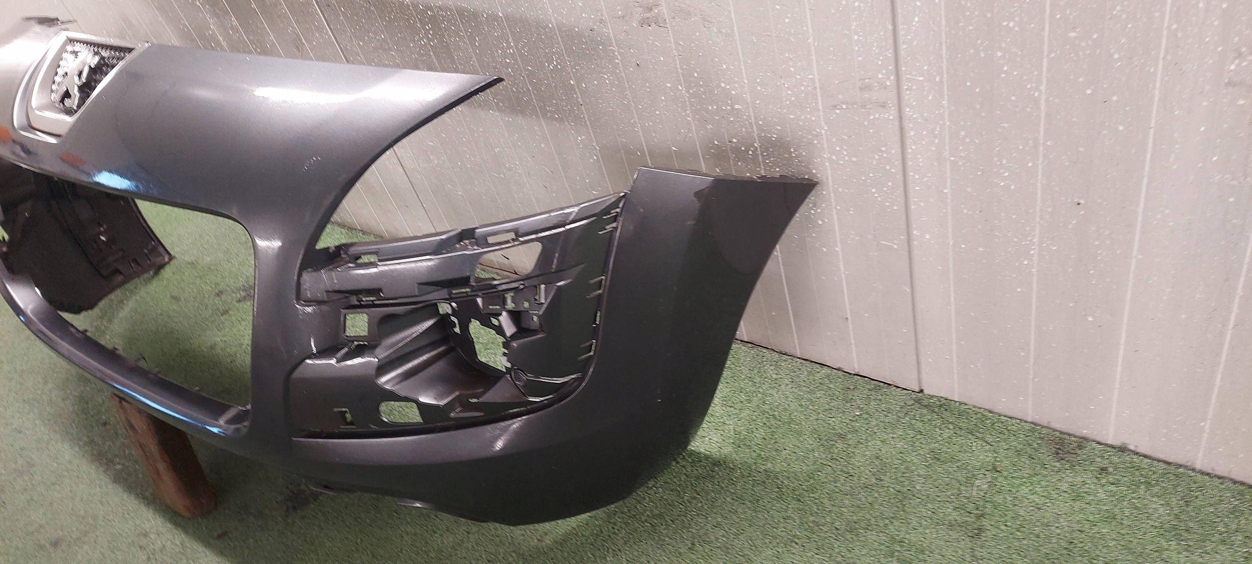 bumper front PEUGEOT 3008 09-14 LAK: KTP