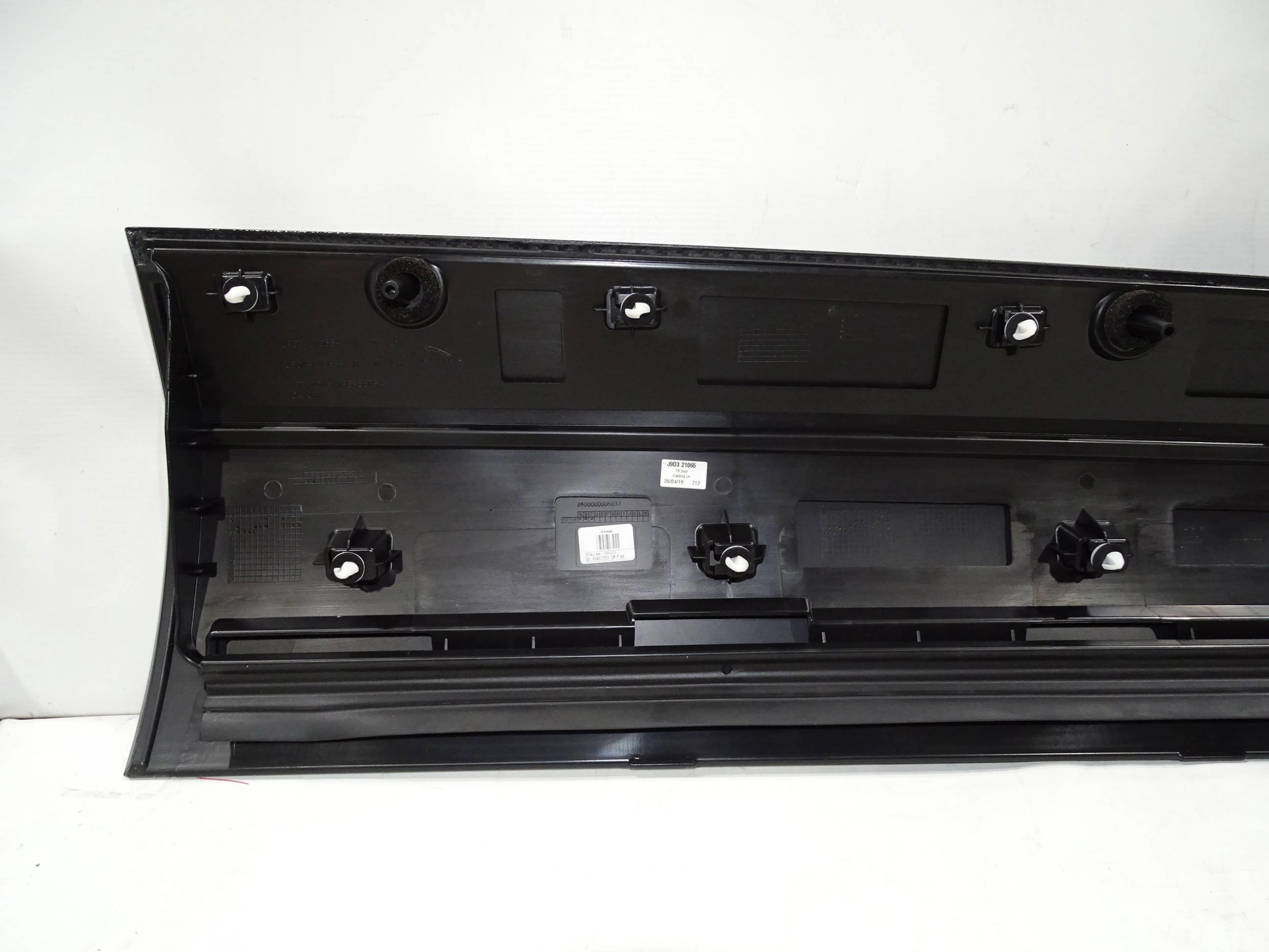 NOWA listwa drzwi przod CARBON JAGUAR I PACE 2018 Part number T4K4344LML