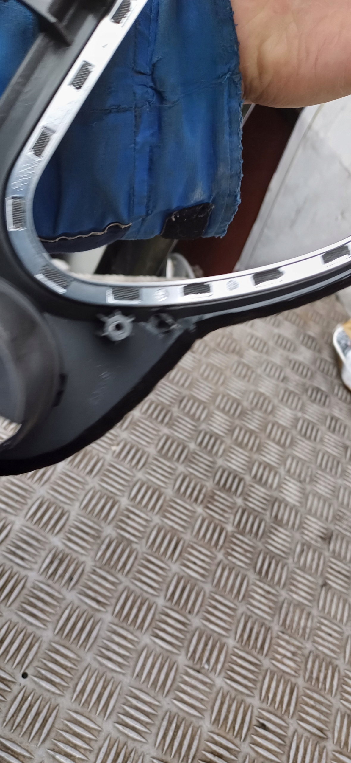 AUDI A6 C6 obal budíku RÁM 4F1857115F