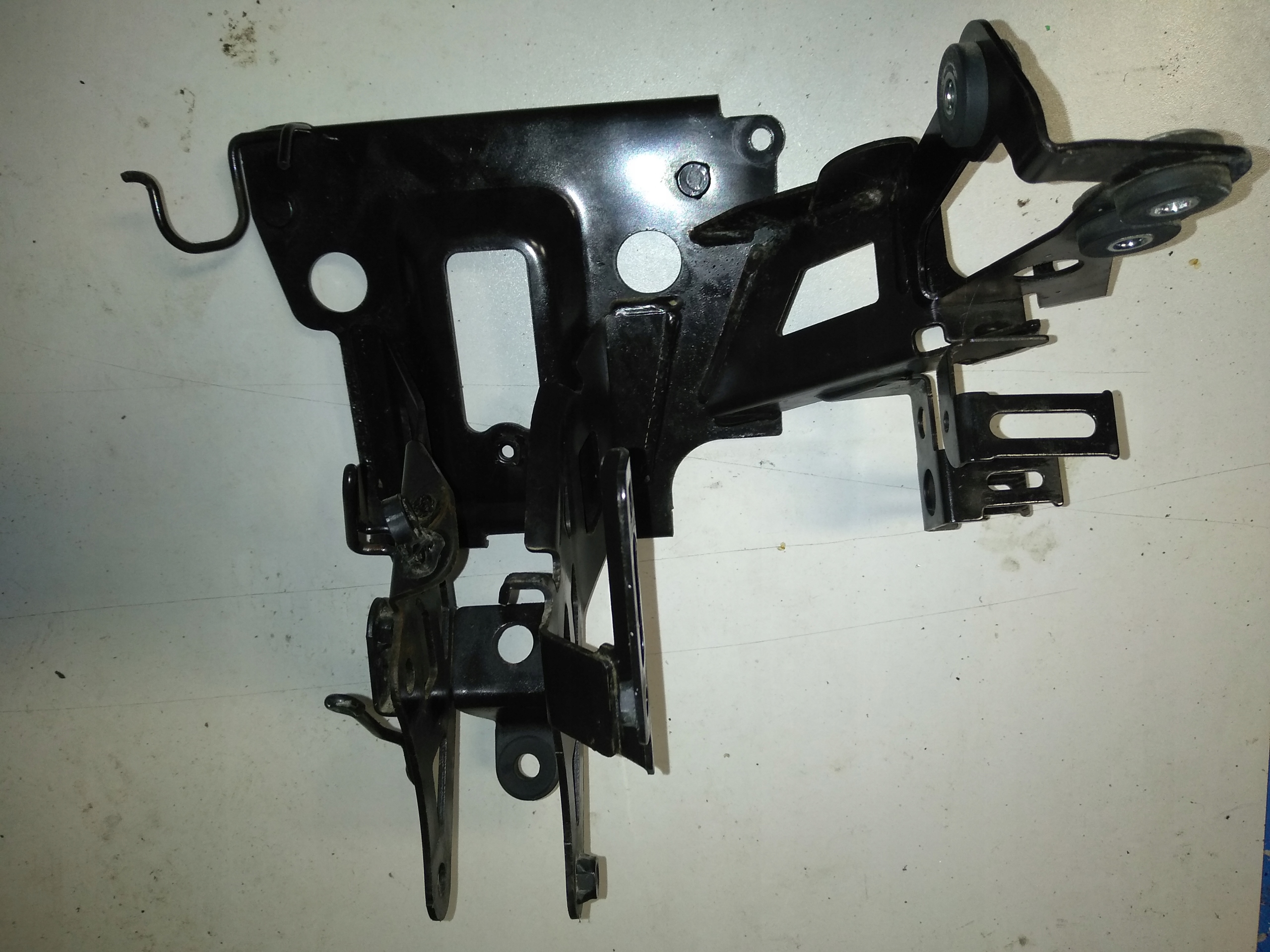 Yamaha Xmax x-max 125 Abs 19r rám predný vrchlík upevnenie