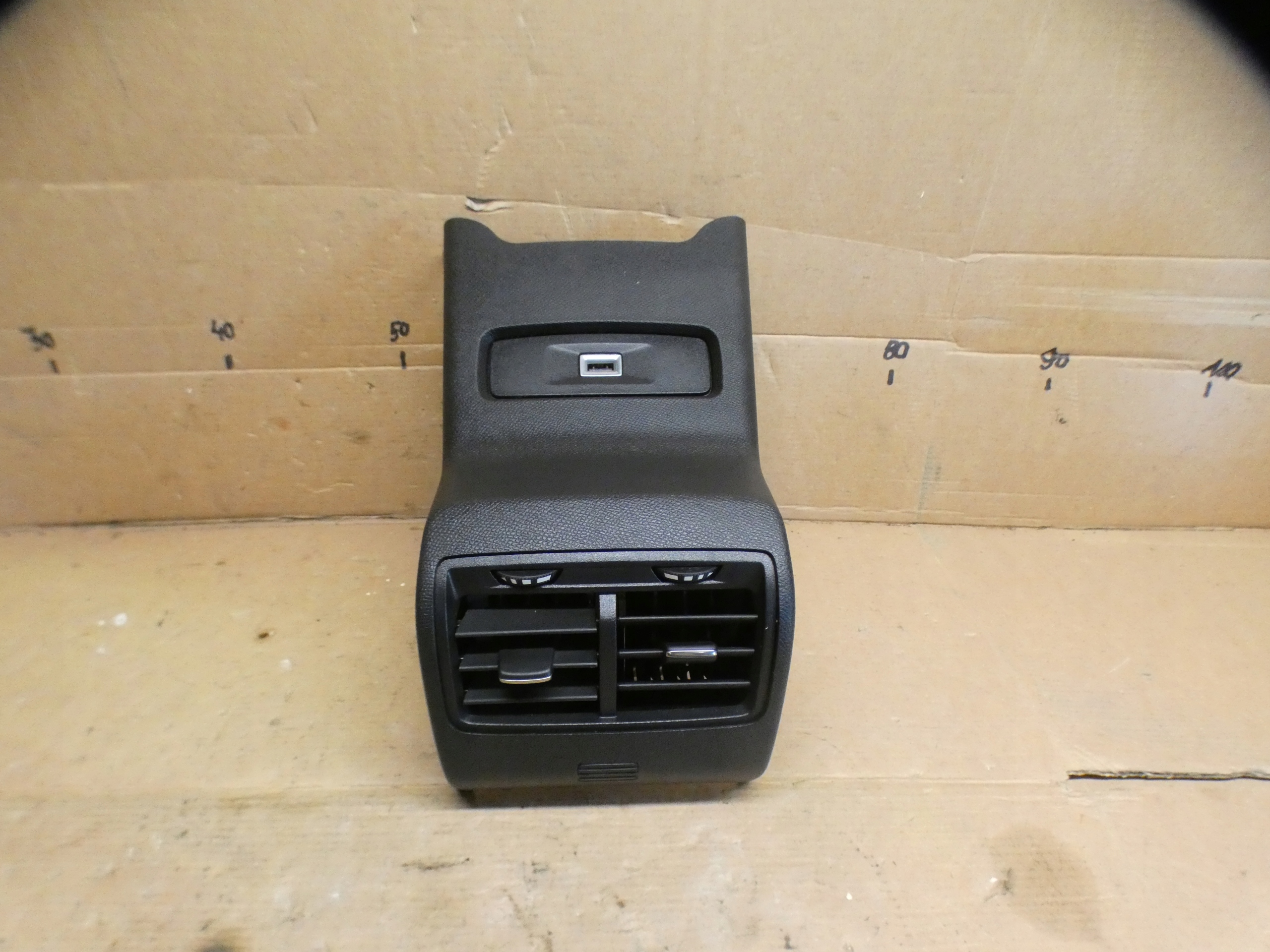 KRATKI air conditioning devices TUNELU rear. C4 III 9835358380