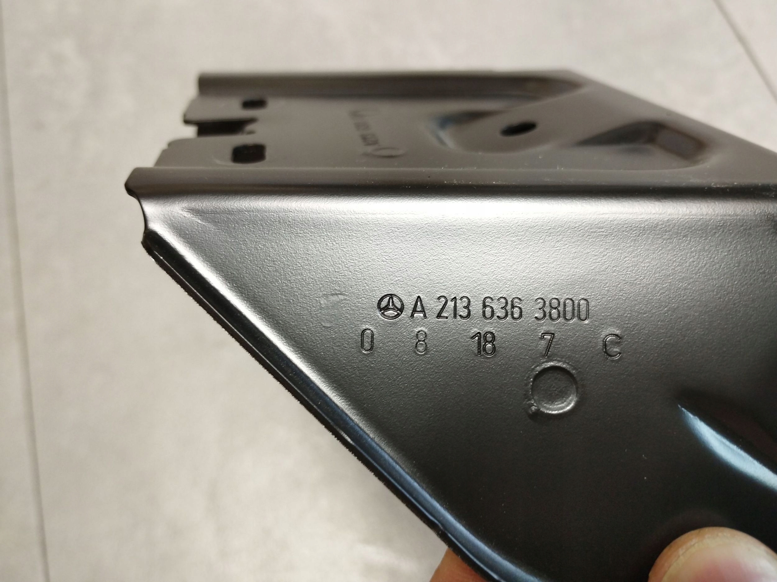 Mercedes-Benz E W213 console bracket A2136308800